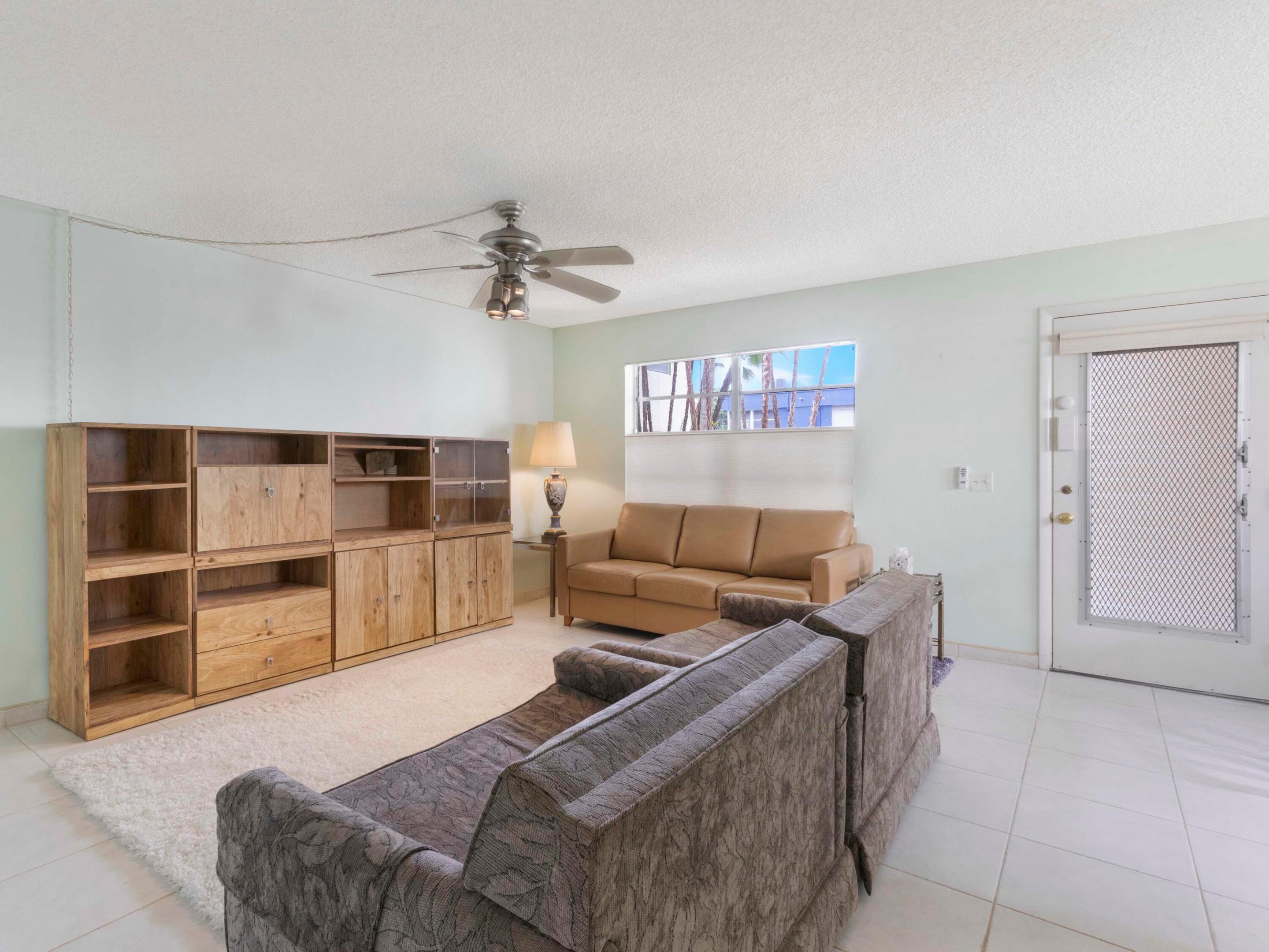 405 Burgundy I Property Photo 7