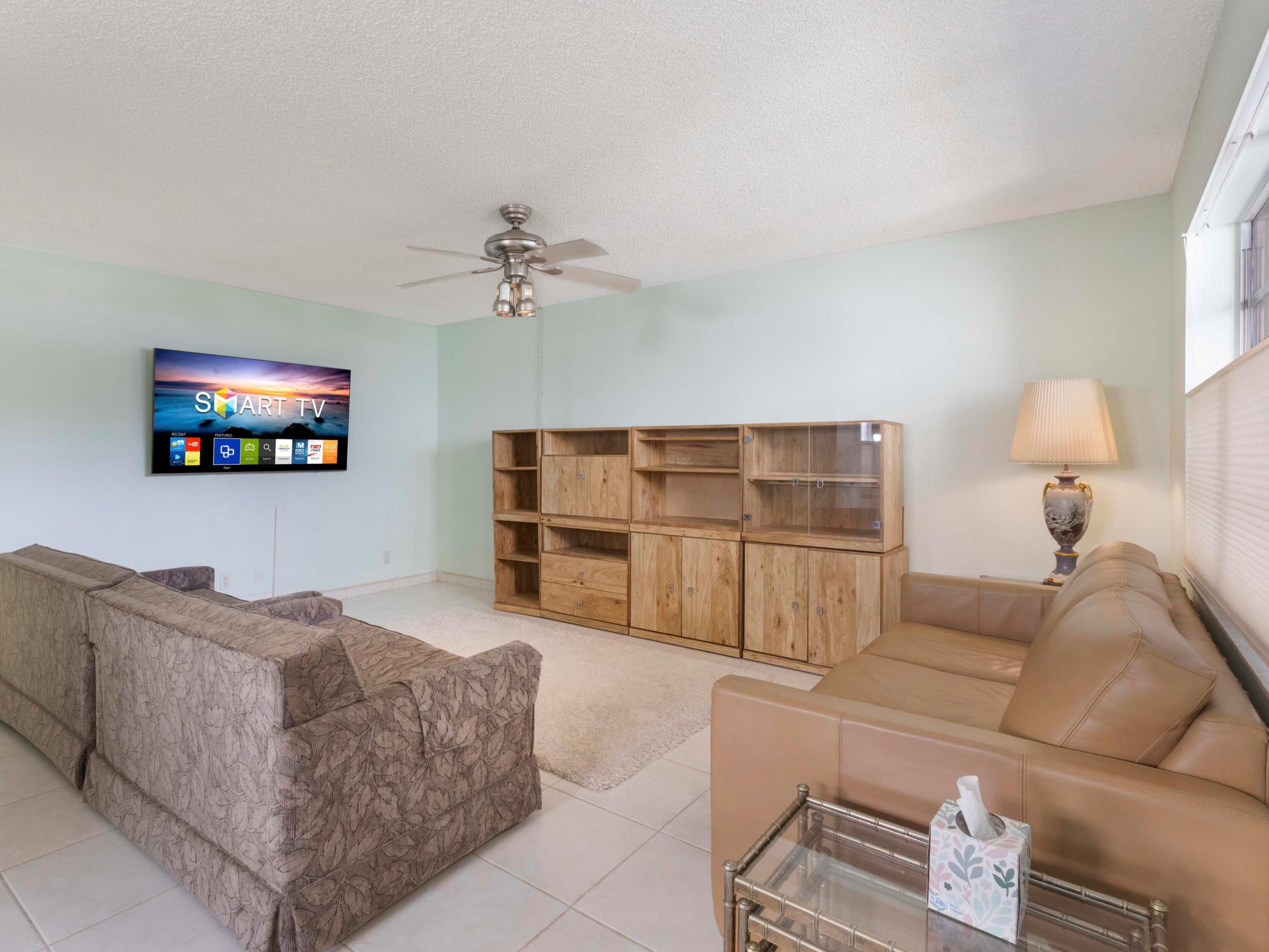 405 Burgundy I Property Photo 8