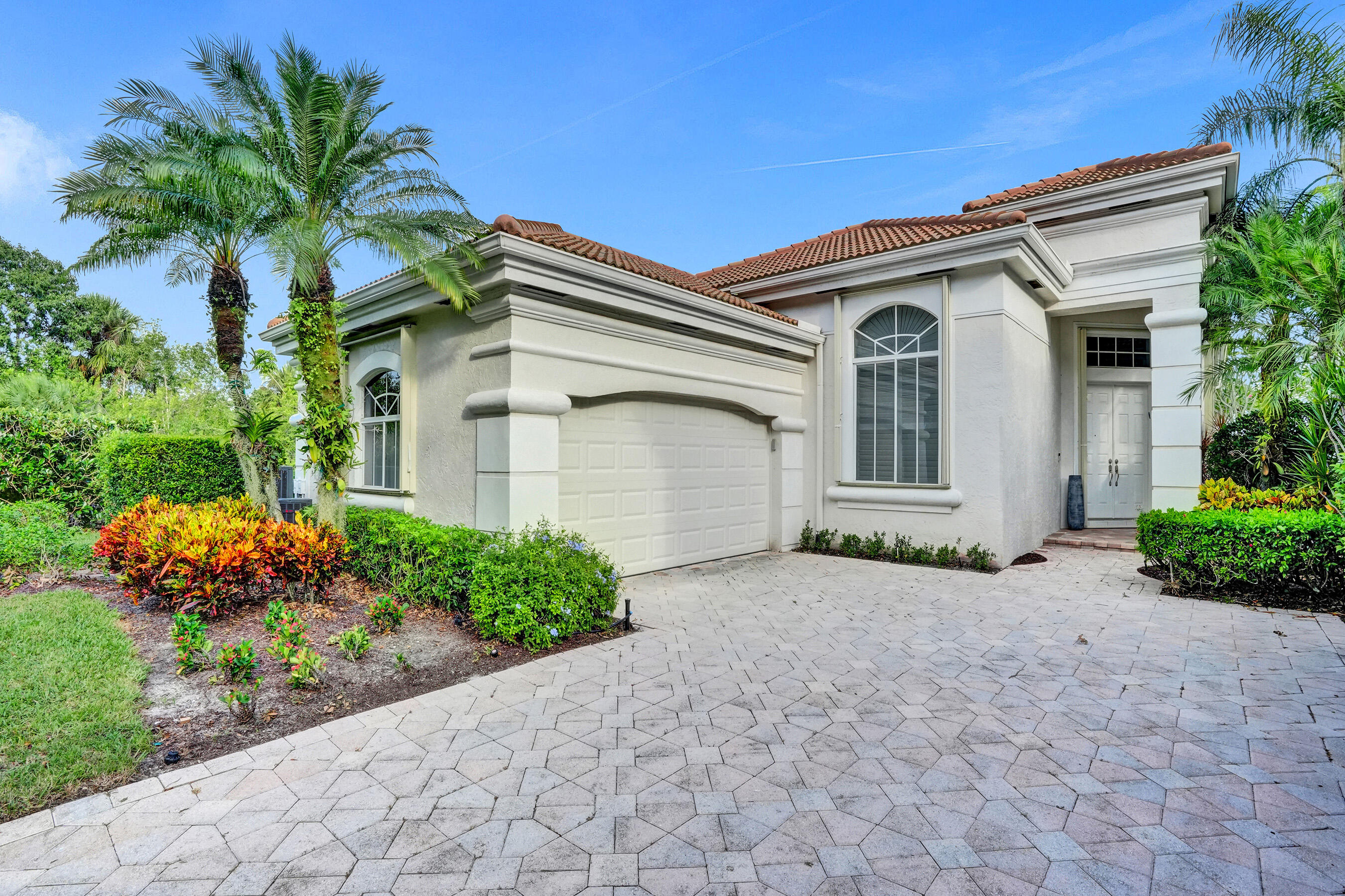 251 Isle Way Property Photo 4