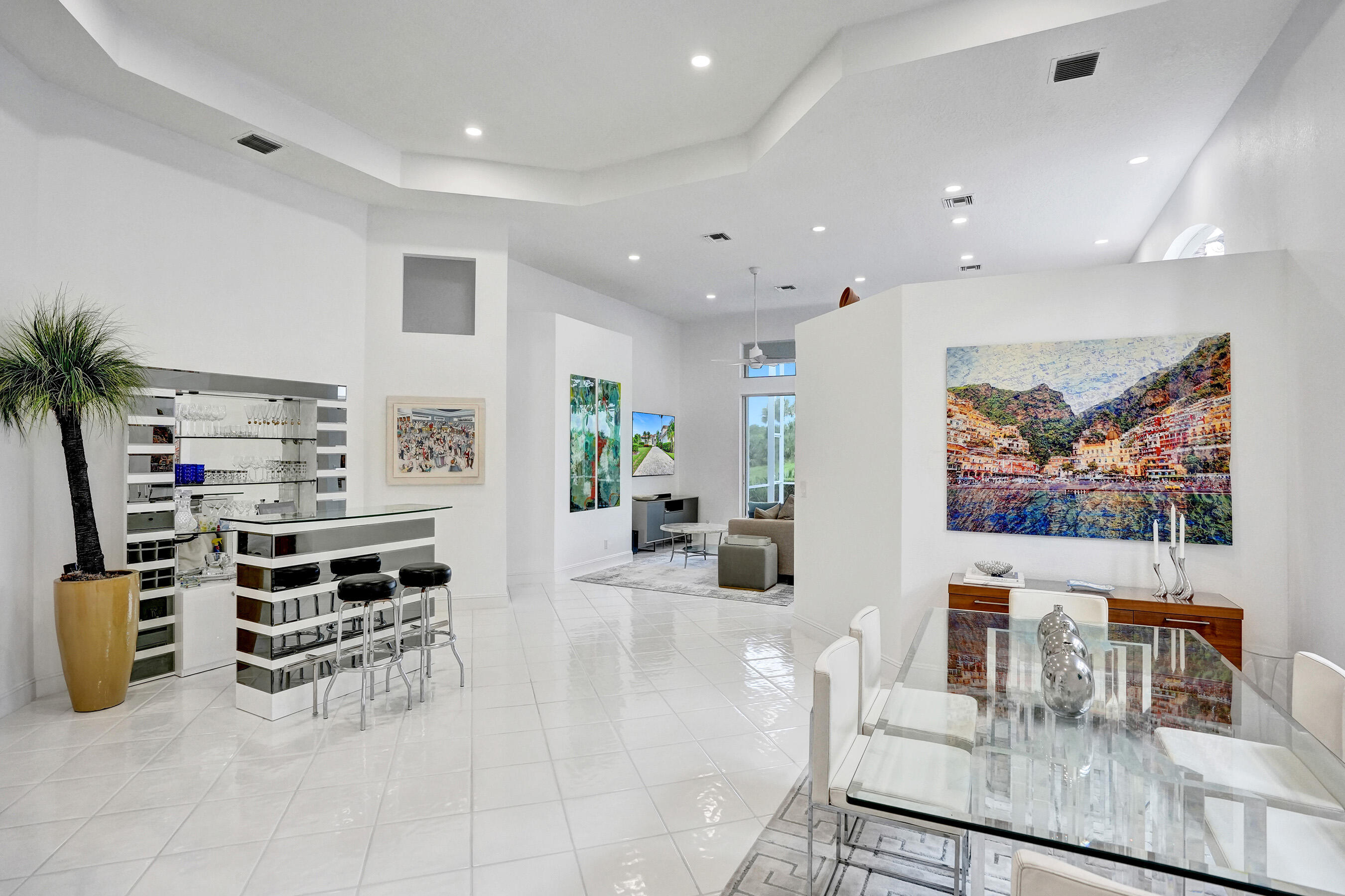 251 Isle Way Property Photo 8