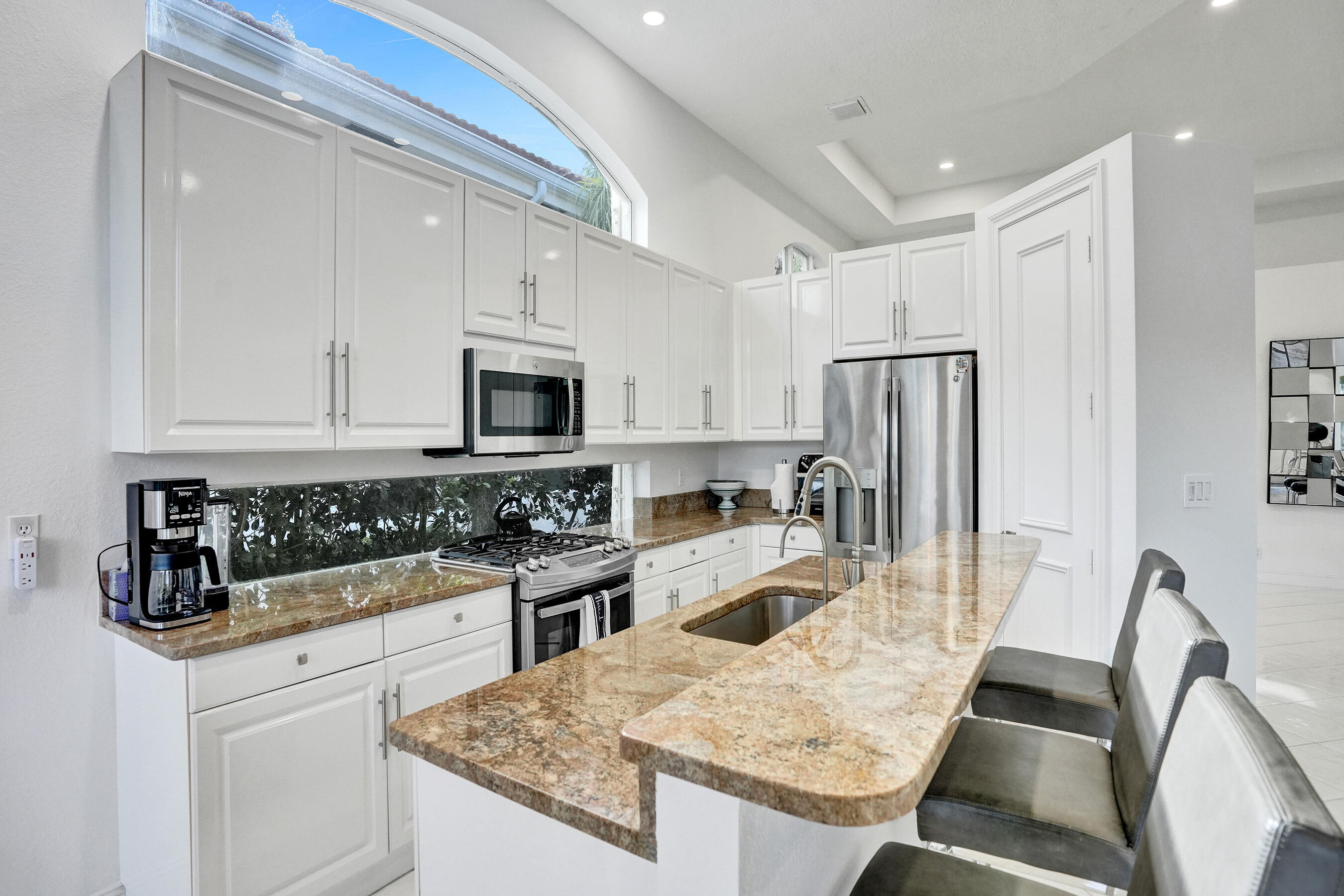 251 Isle Way Property Photo 10