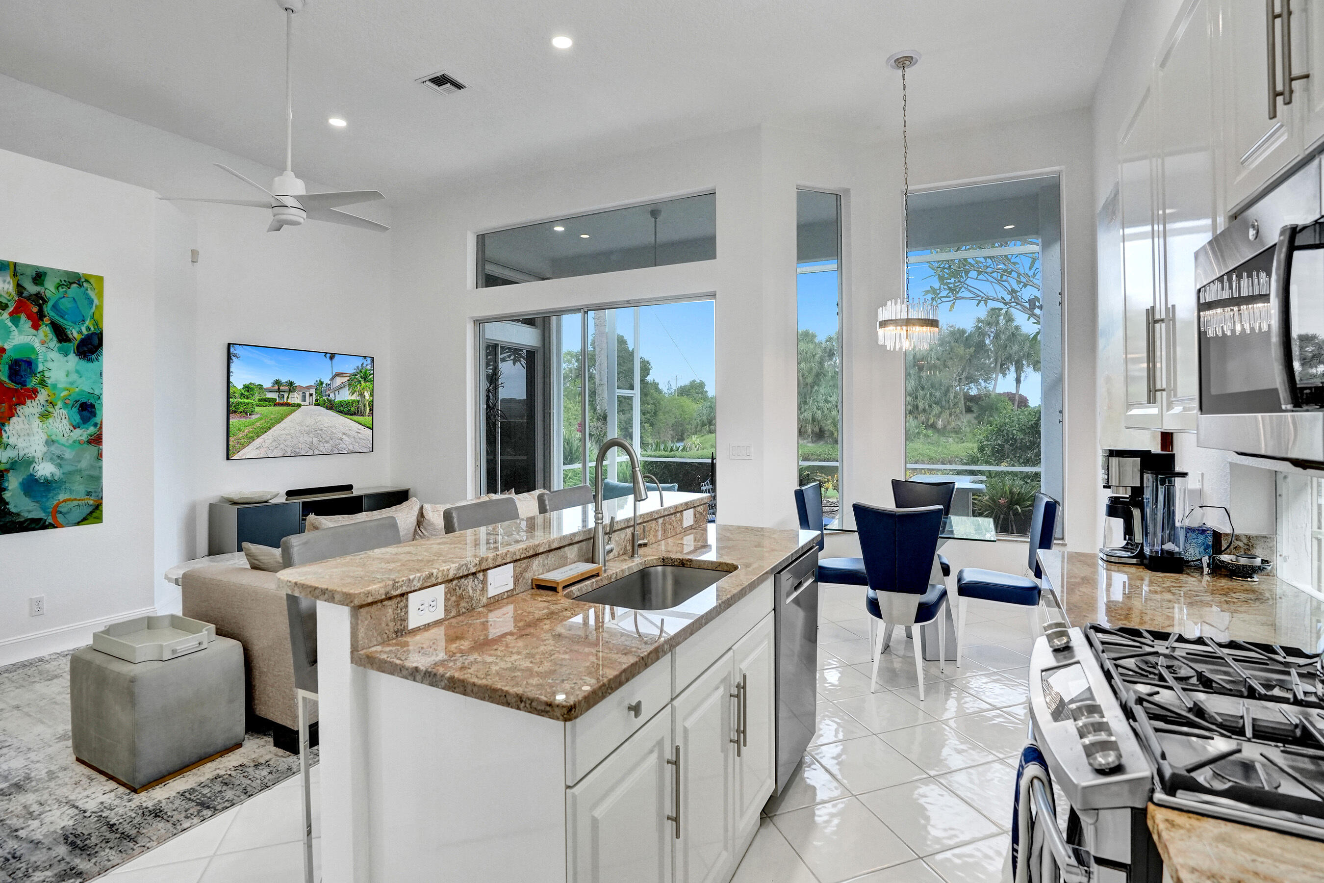 251 Isle Way Property Photo 11