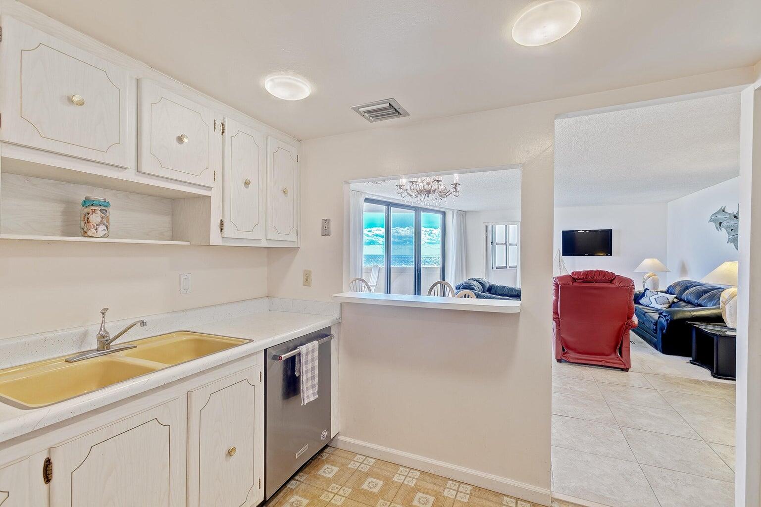 2800 N Ocean Drive B - 6d Property Photo 10