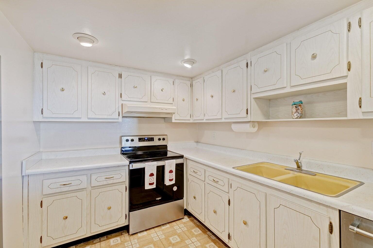 2800 N Ocean Drive B - 6d Property Photo 11