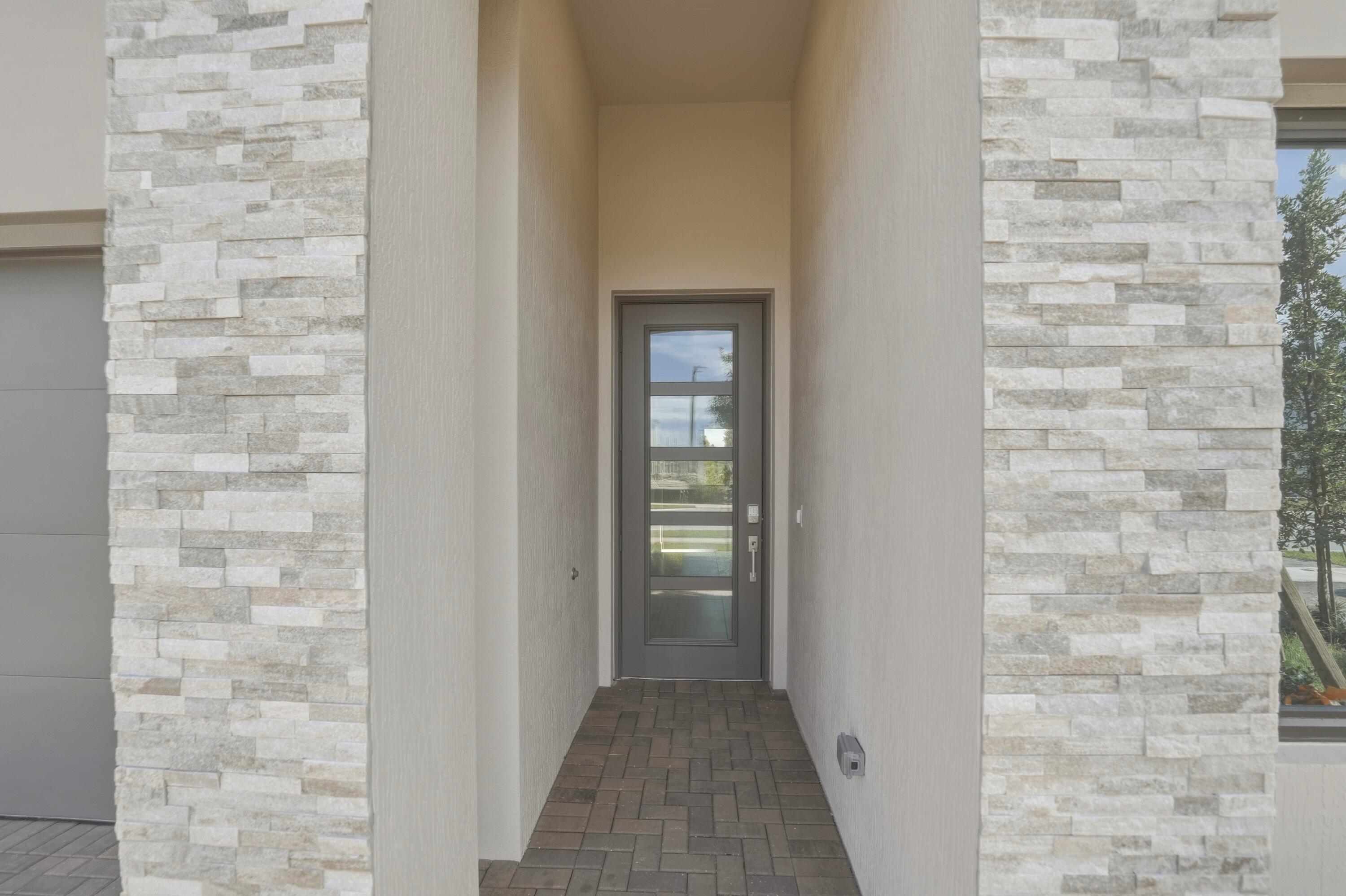 1016 Raleigh Way Property Photo 3