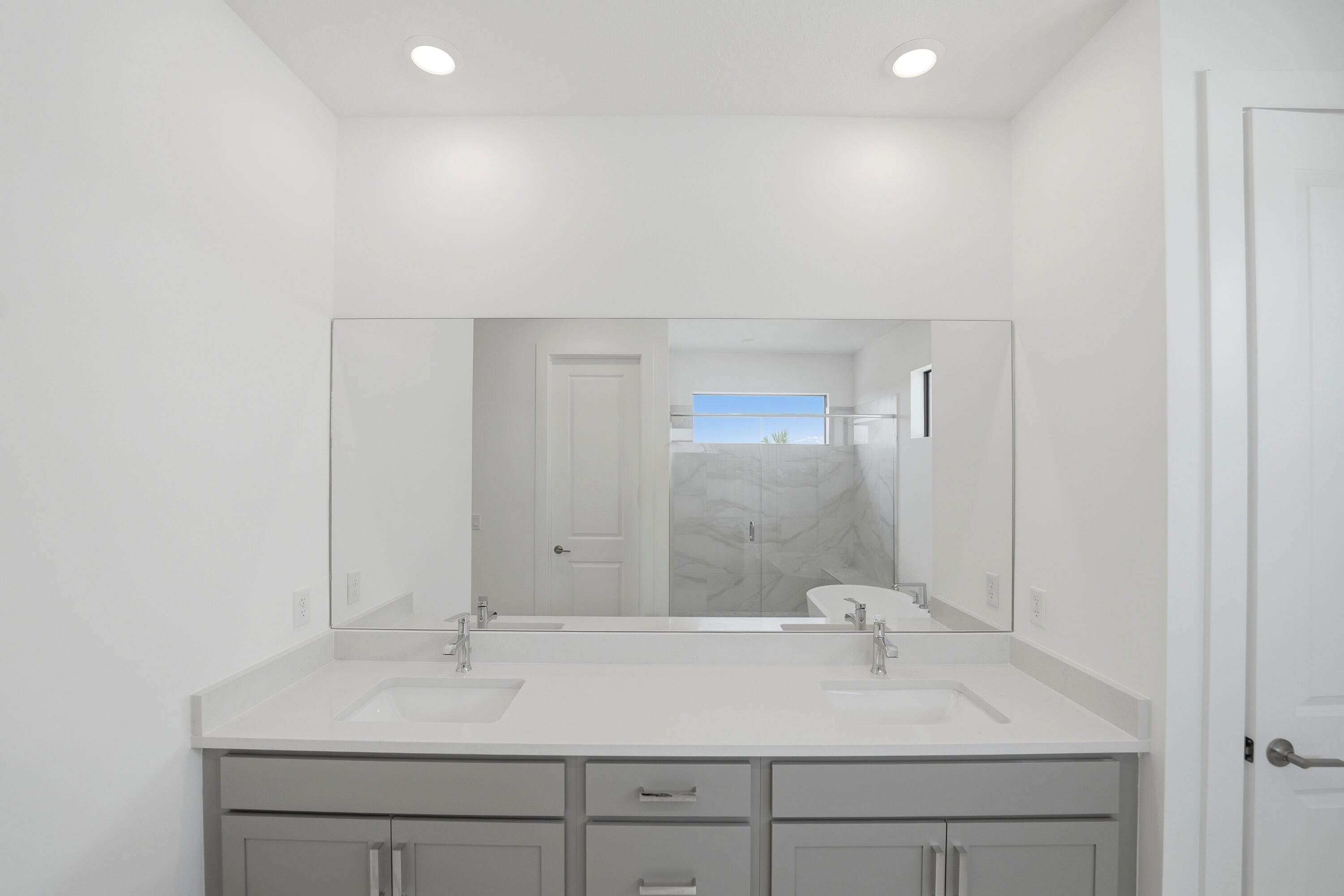 1016 Raleigh Way Property Photo 13