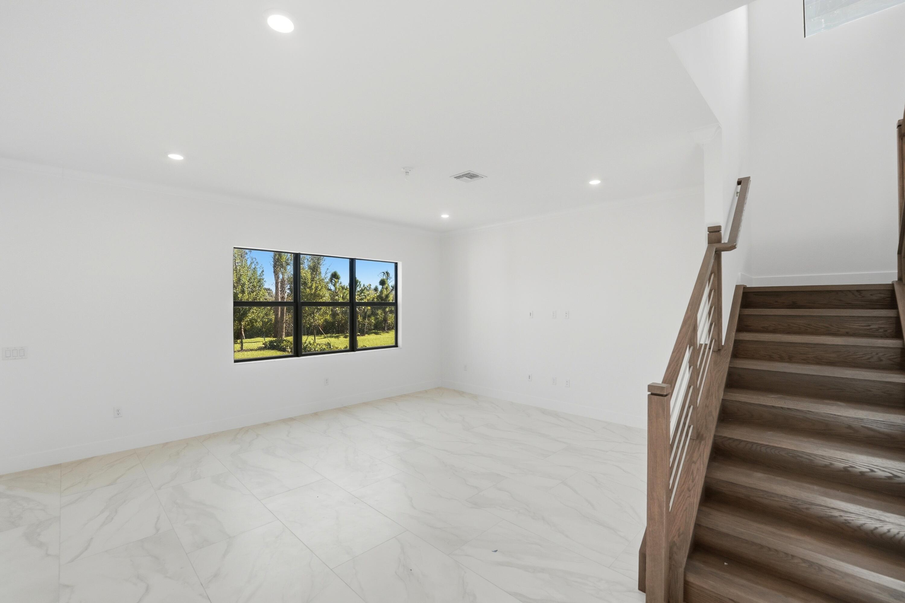 1016 Raleigh Way Property Photo 23
