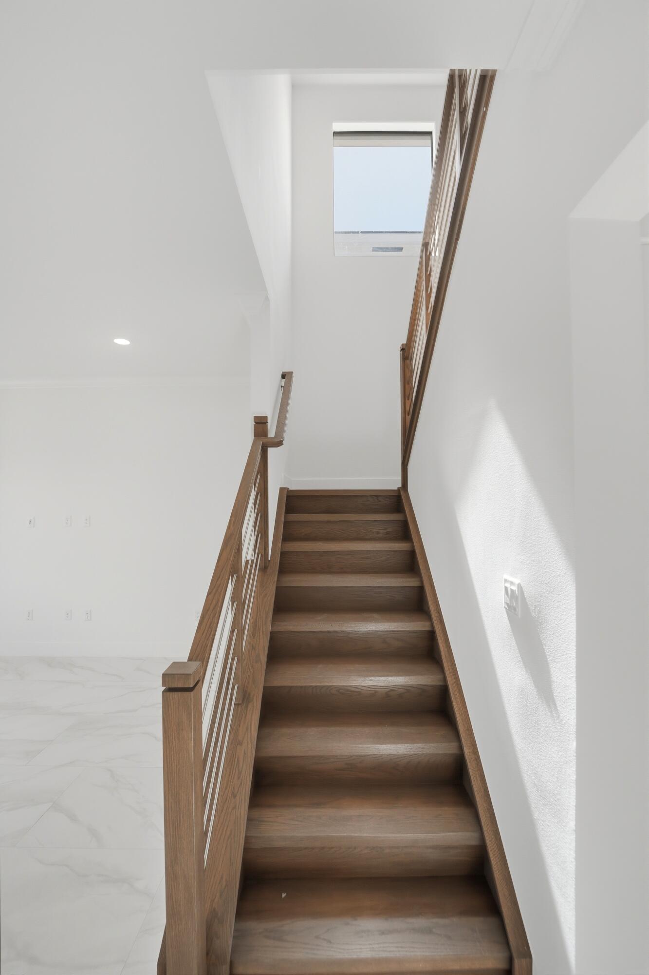 1016 Raleigh Way Property Photo 24