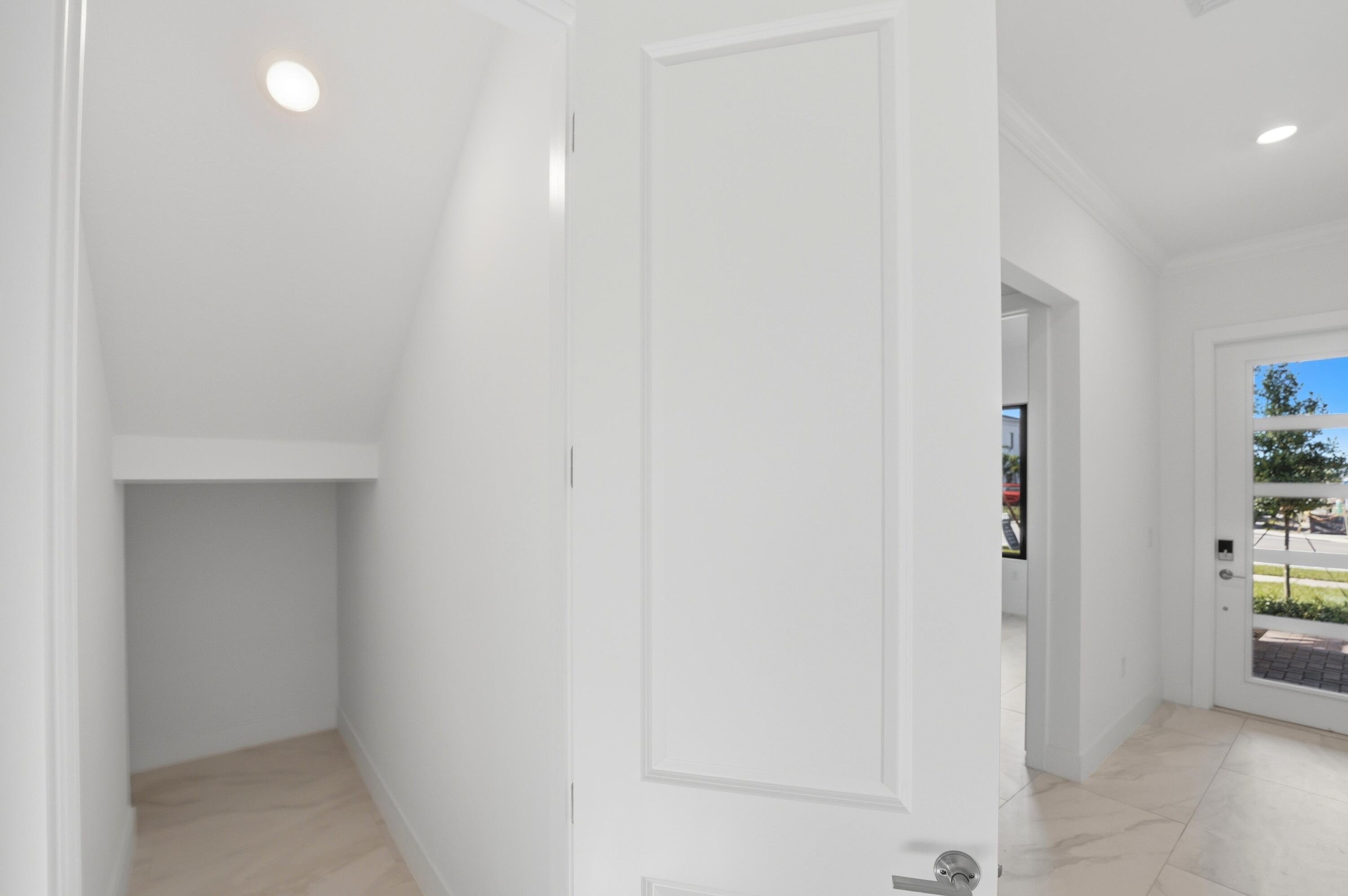 1016 Raleigh Way Property Photo 26