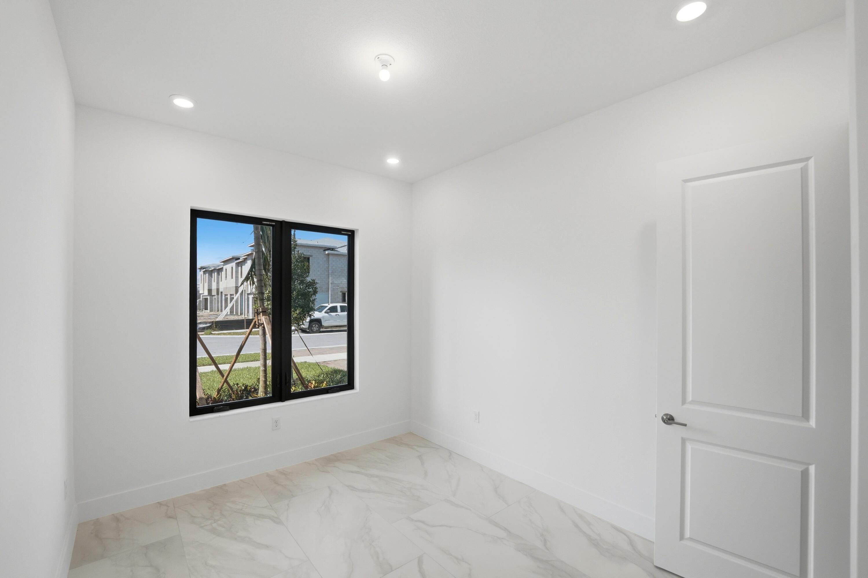 1016 Raleigh Way Property Photo 27