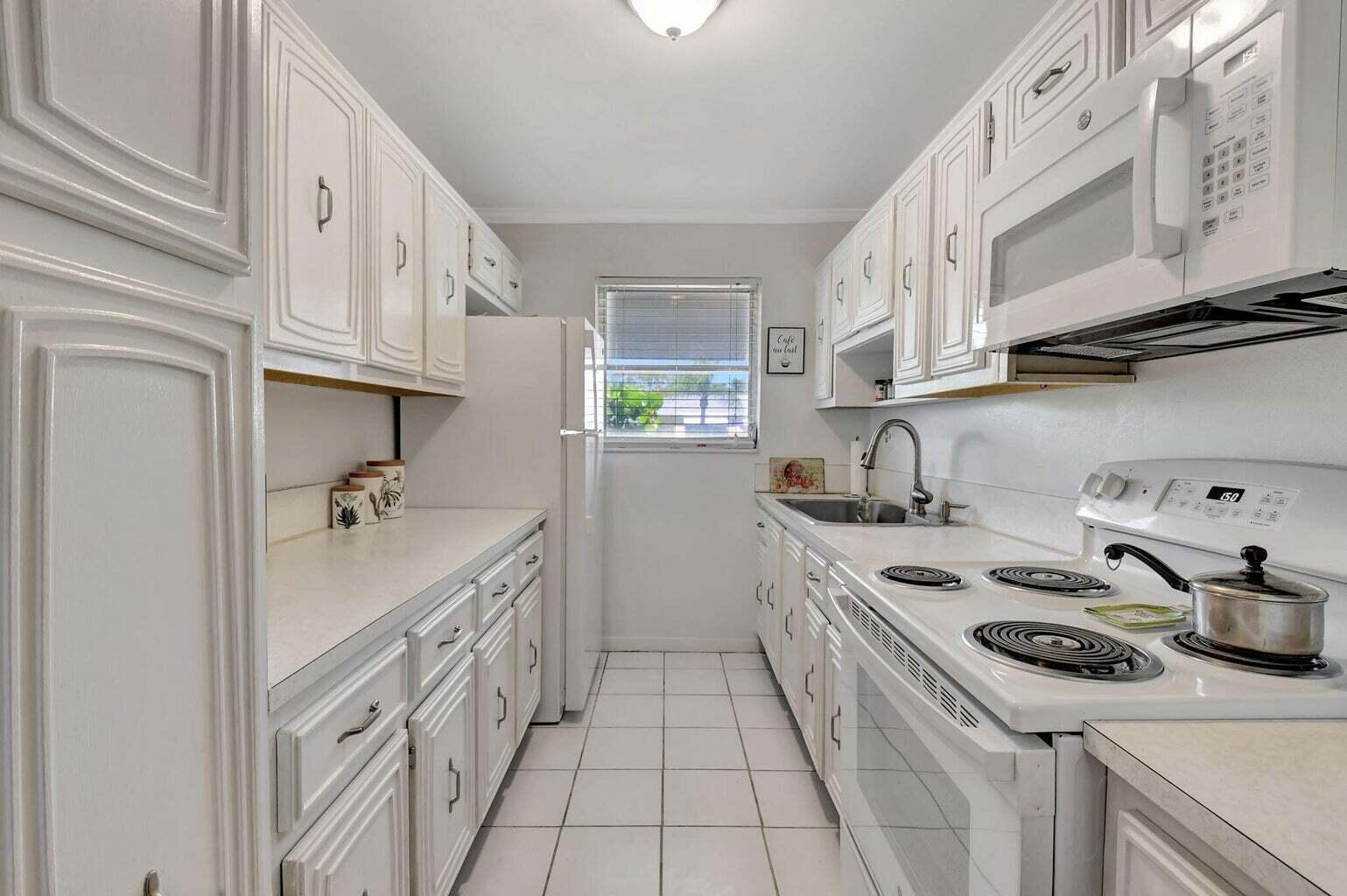 170 High Point Terrace E Apt B Property Photo 6