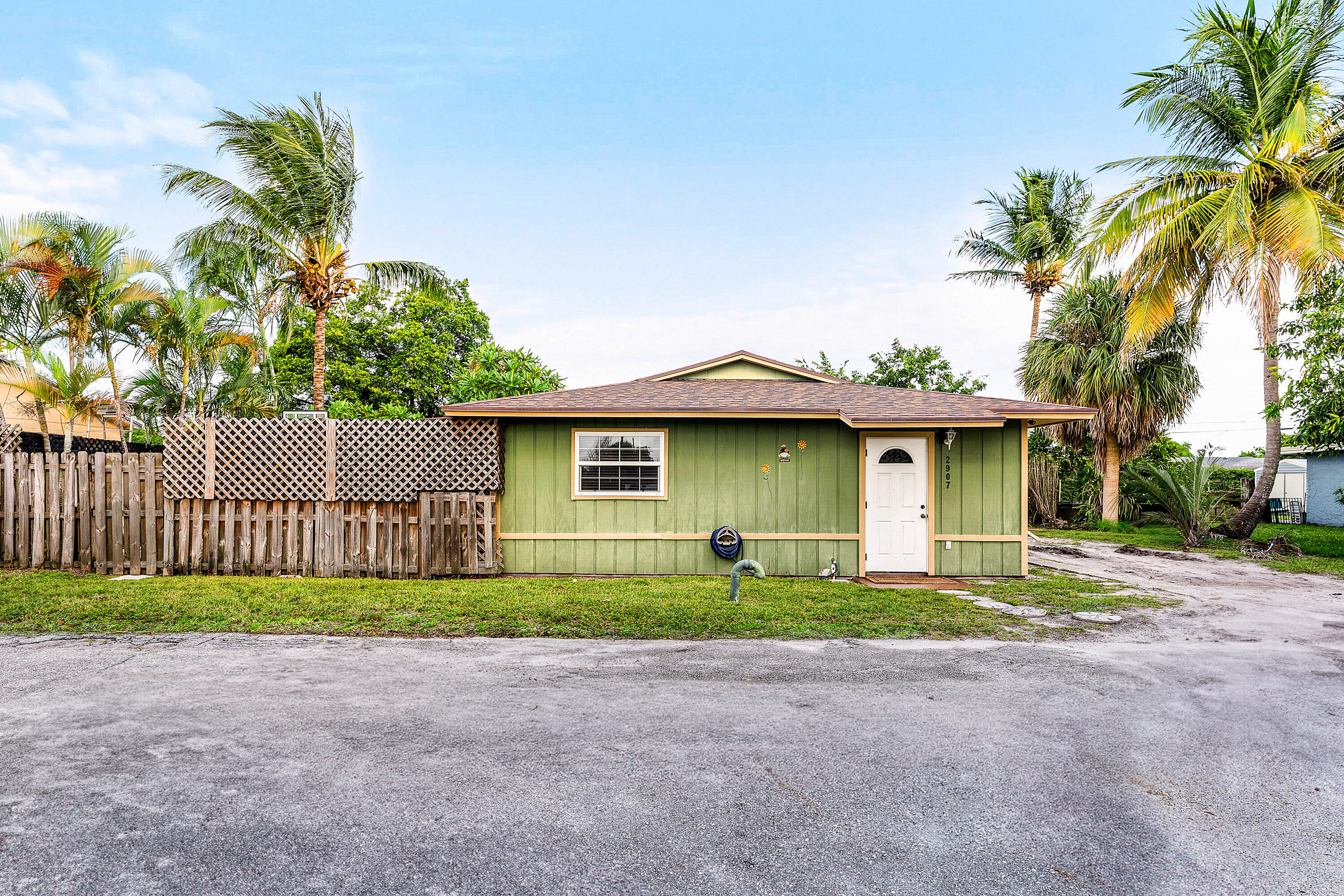 2907 Apalachee Road Property Photo 1