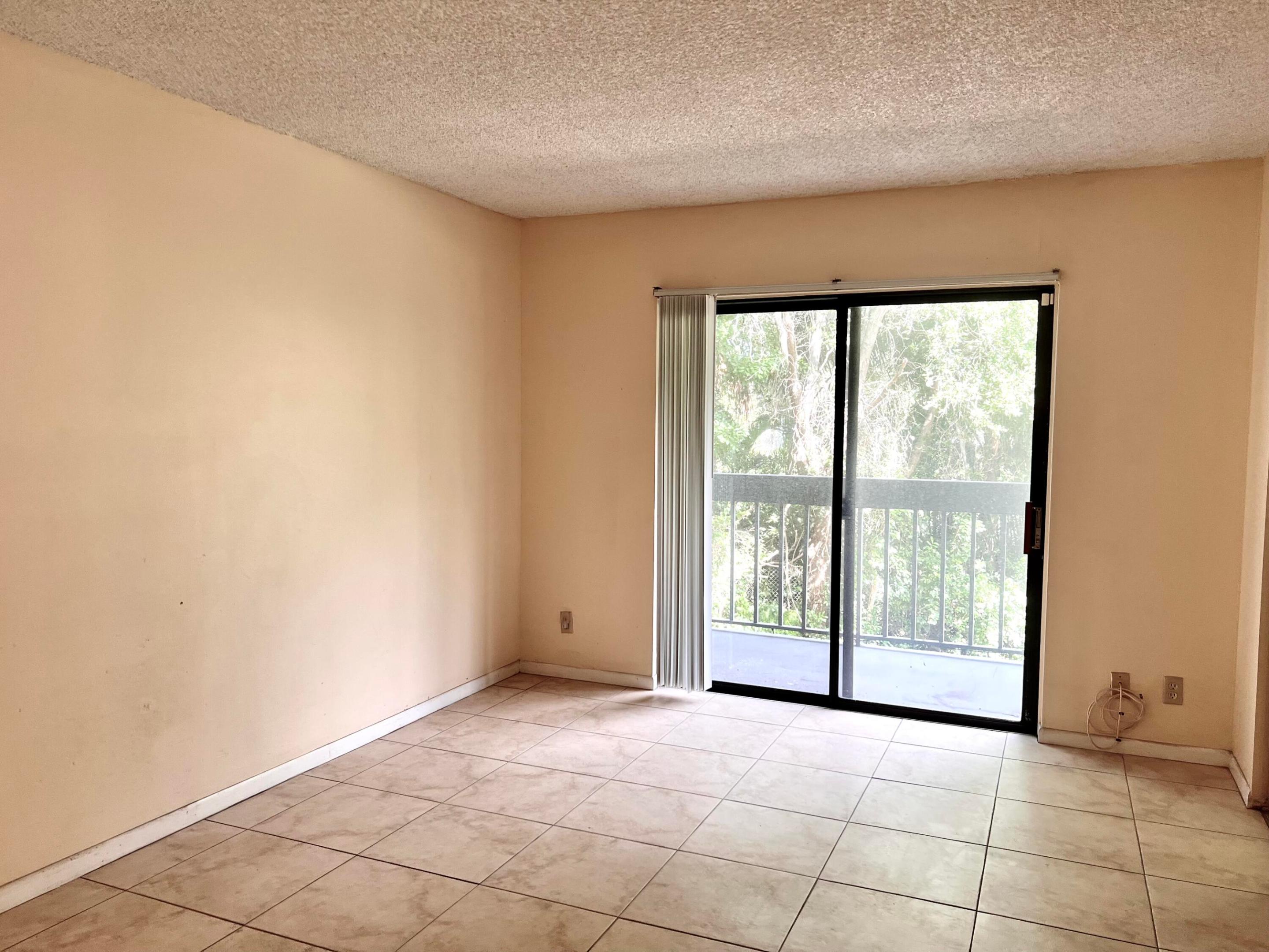 2000 N Congress Avenue 206 Property Photo 6