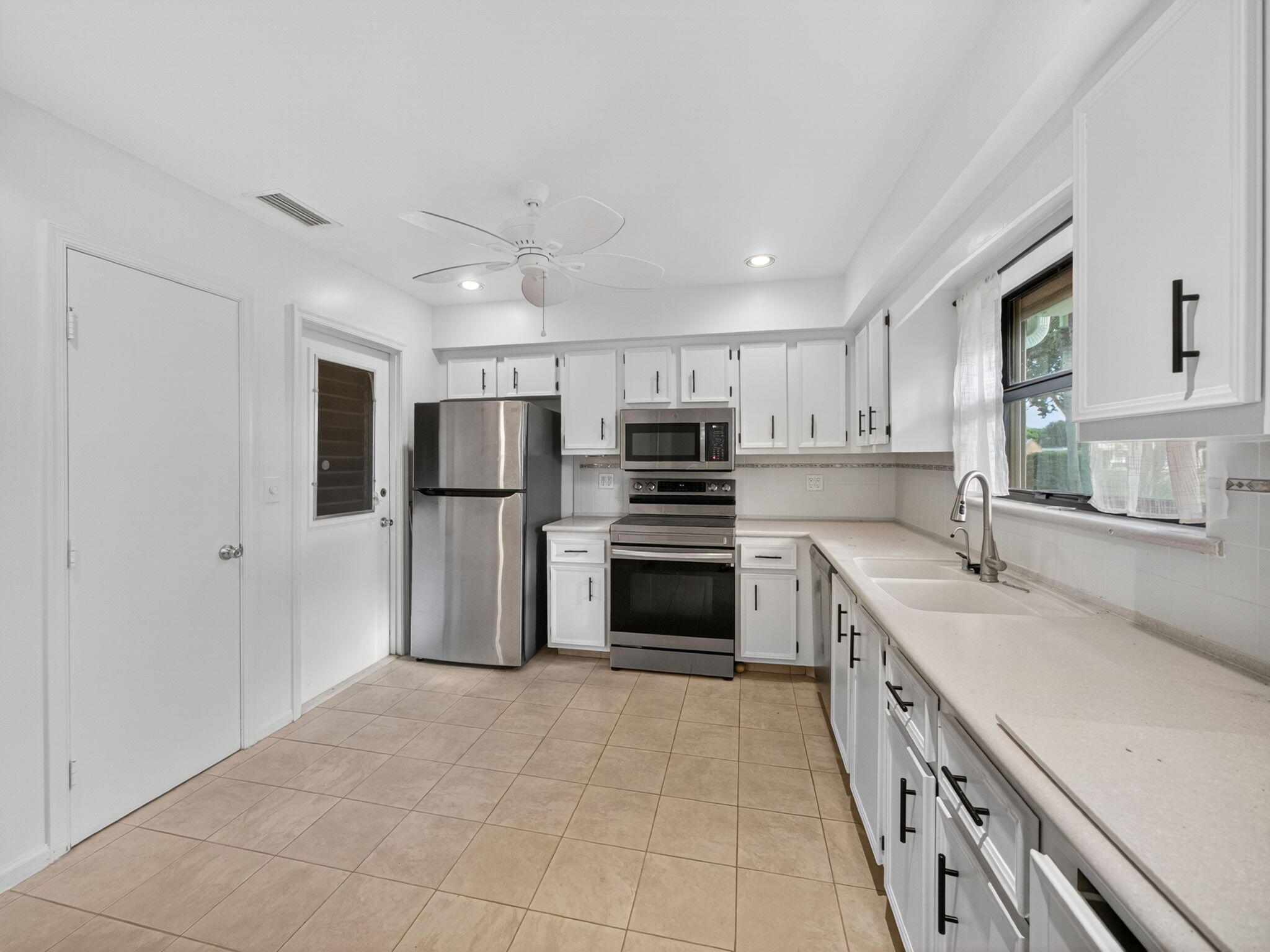 4355 Cedar Tree Place B Property Photo 11