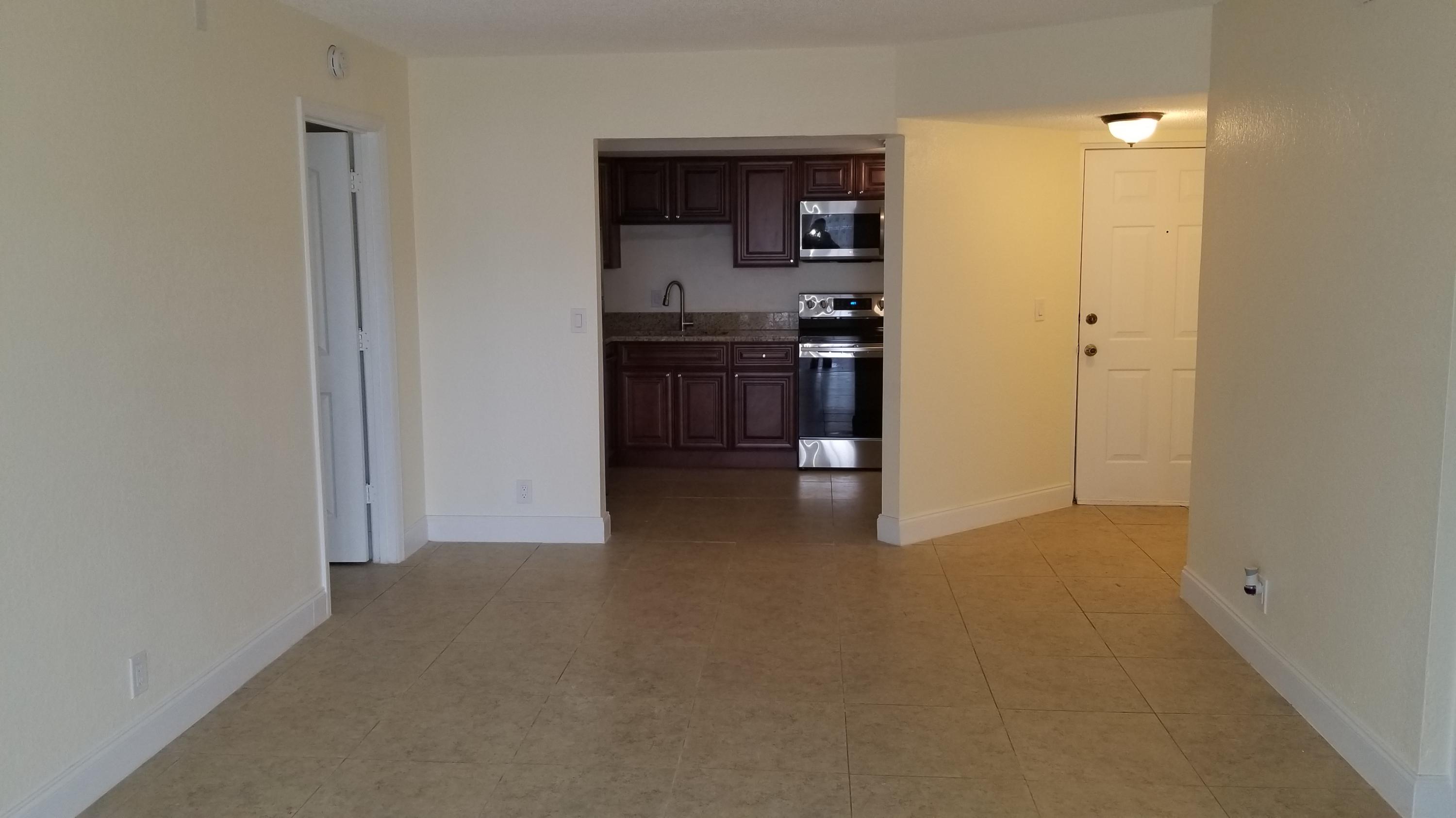 1516 Se Royal Green Circle G-103 Property Photo 4