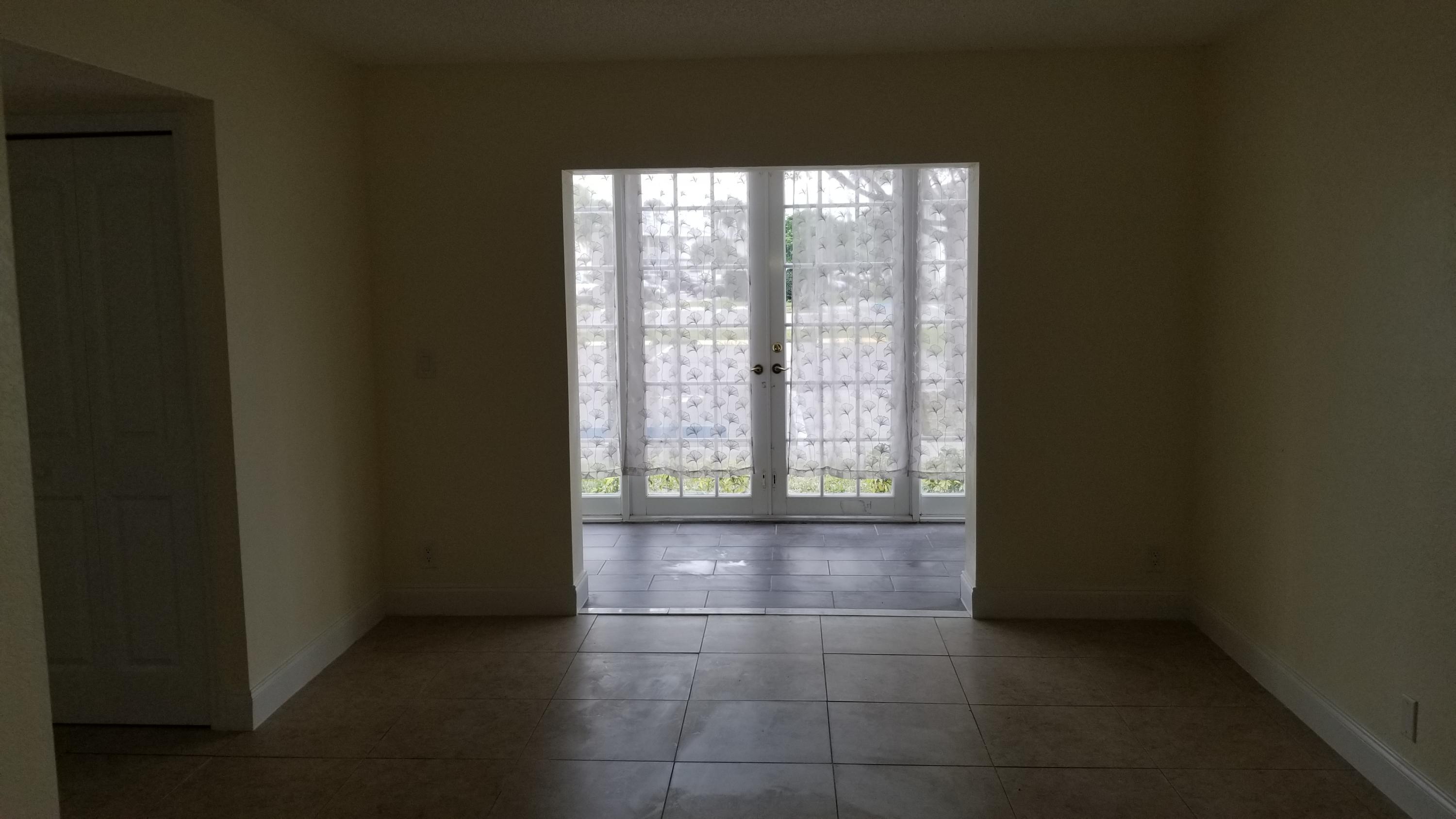 1516 Se Royal Green Circle G-103 Property Photo 5