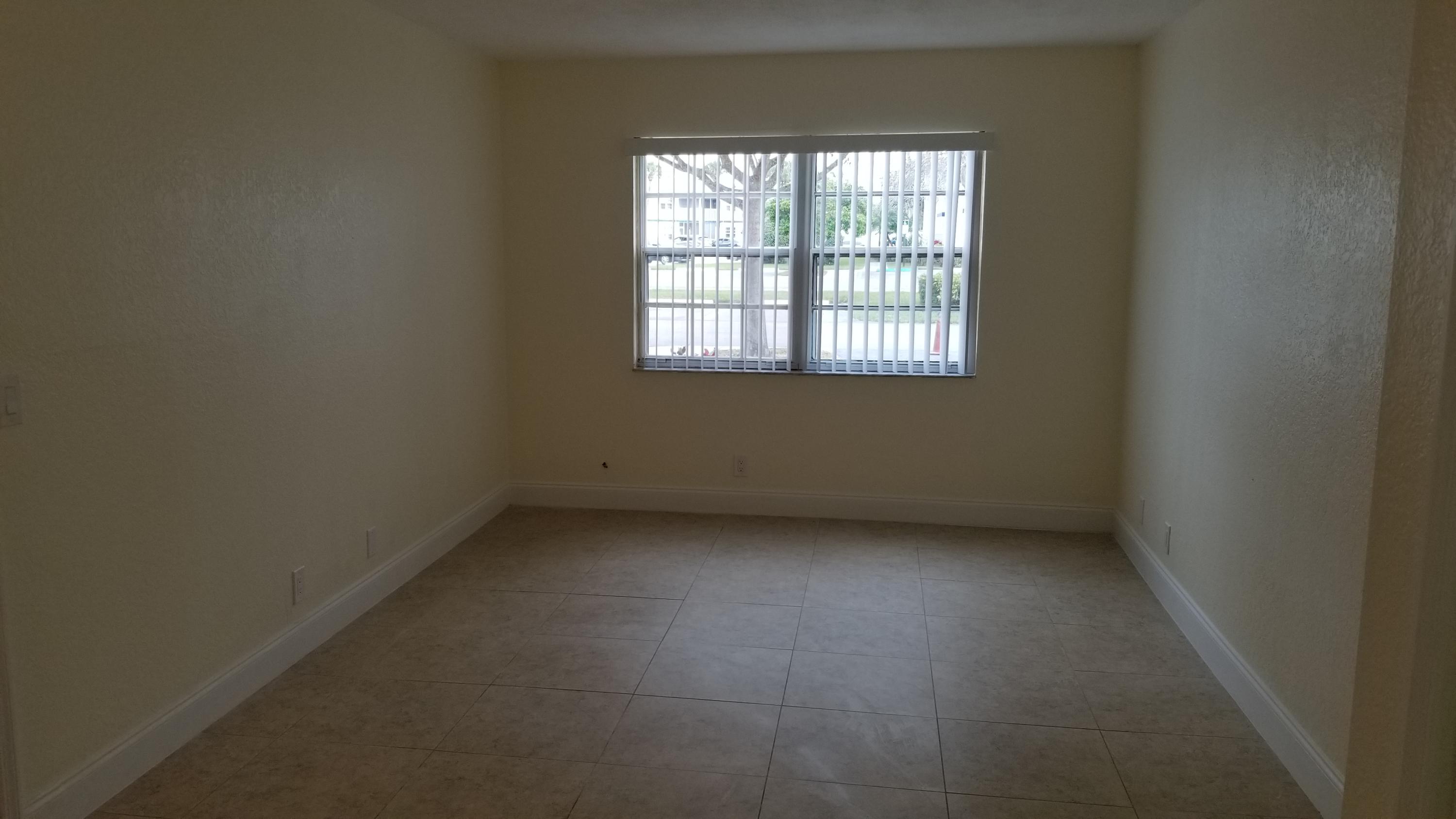 1516 Se Royal Green Circle G-103 Property Photo 7