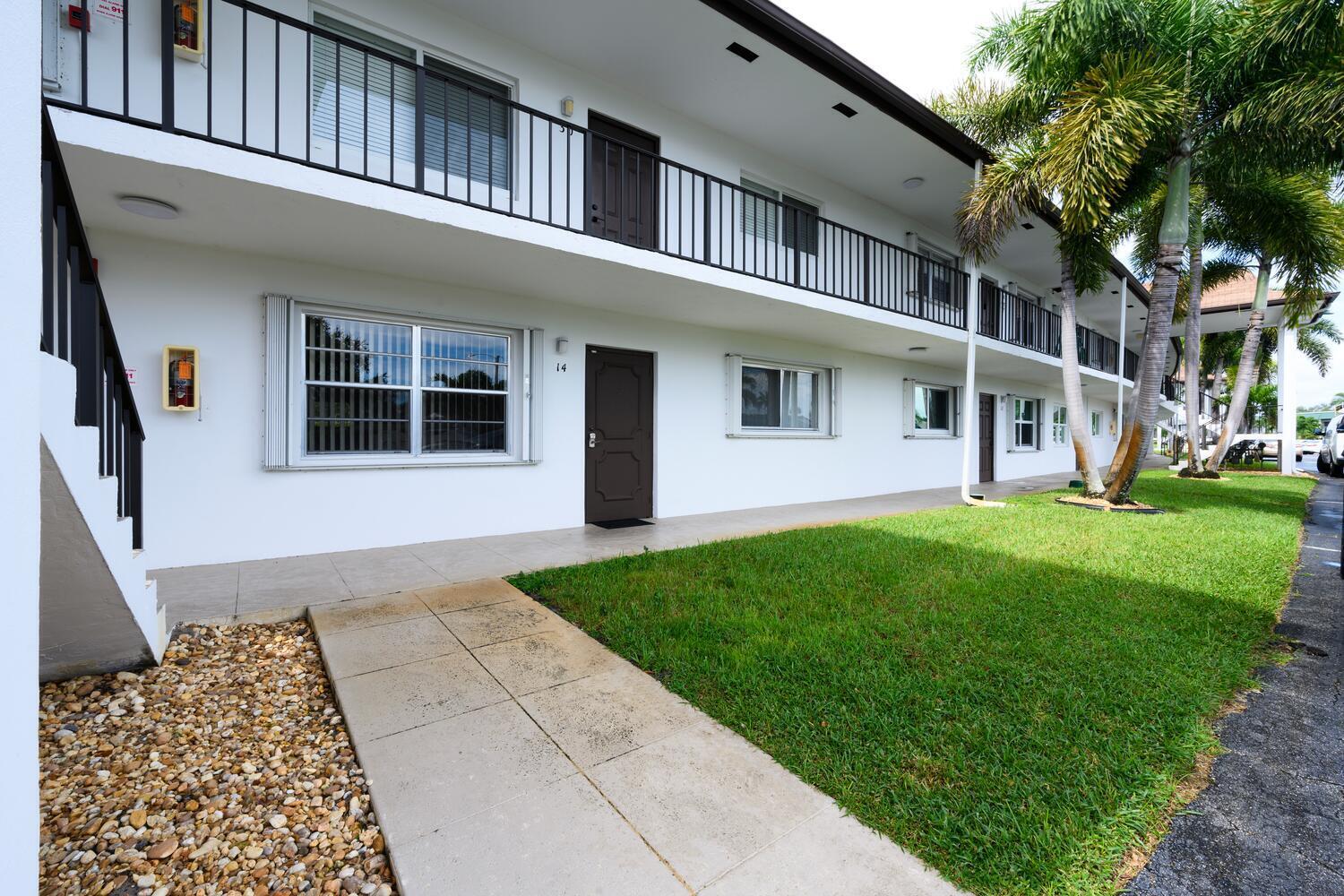 3075 Gardens East Drive 14 Property Photo 1