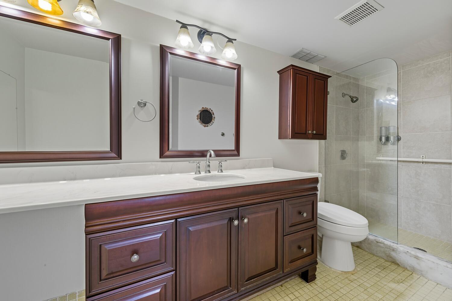 3075 Gardens East Drive 14 Property Photo 11