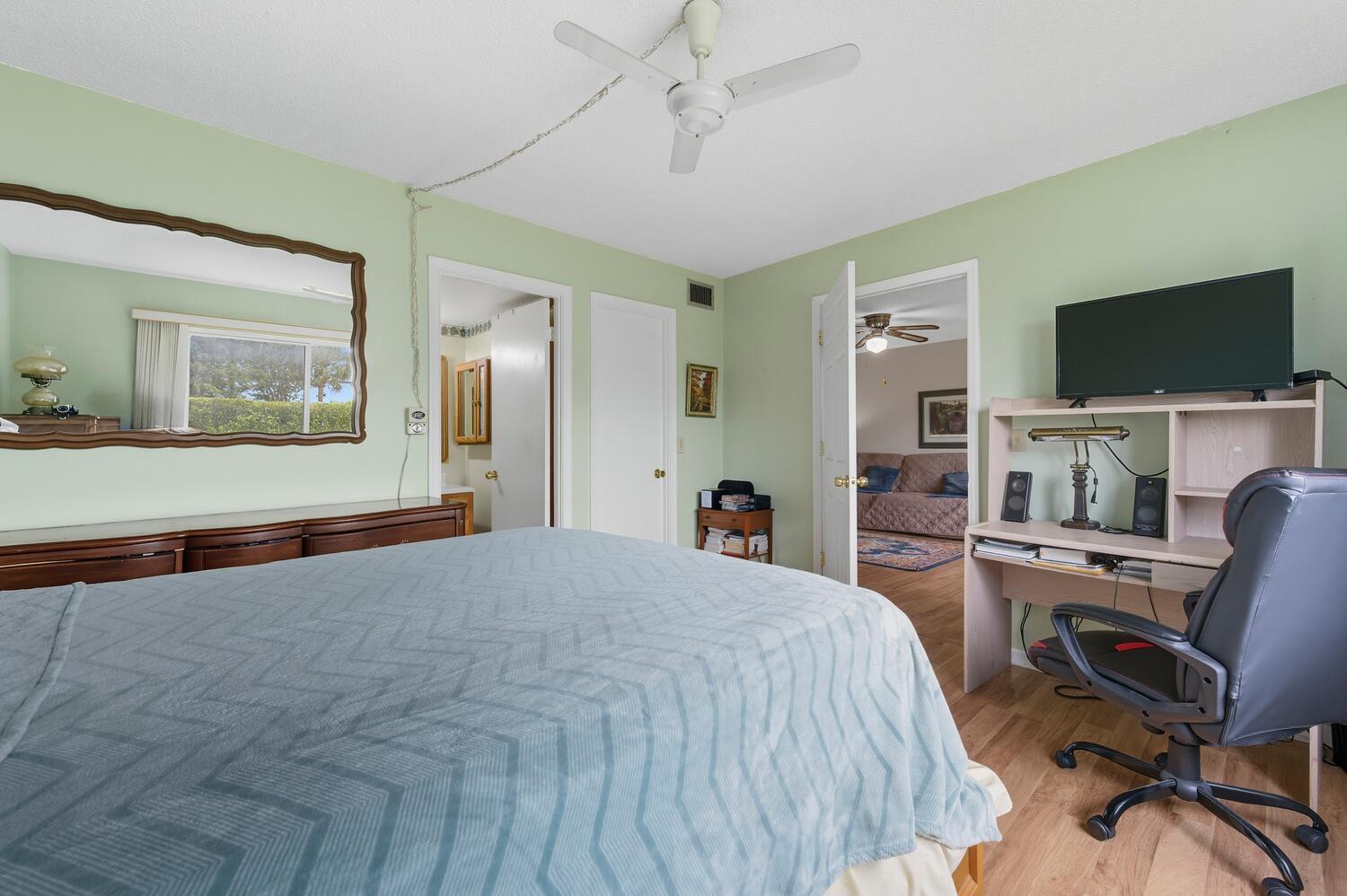3075 Gardens East Drive 14 Property Photo 20