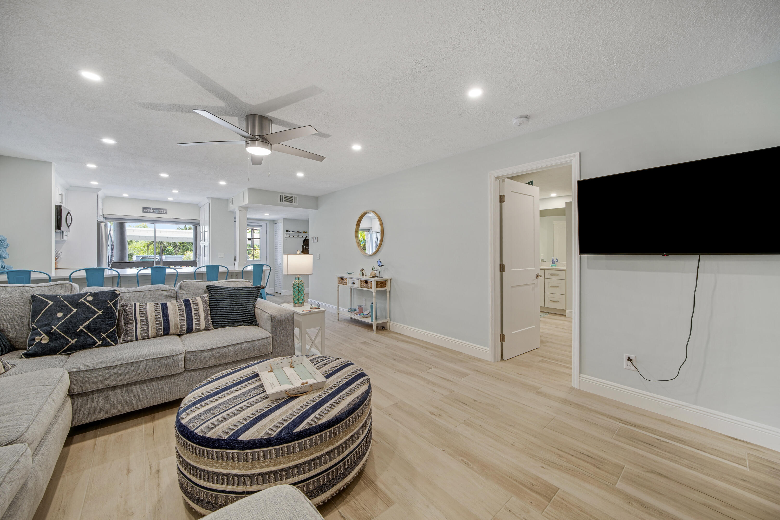 1637 Ne Nautical Place 804 Property Photo 21