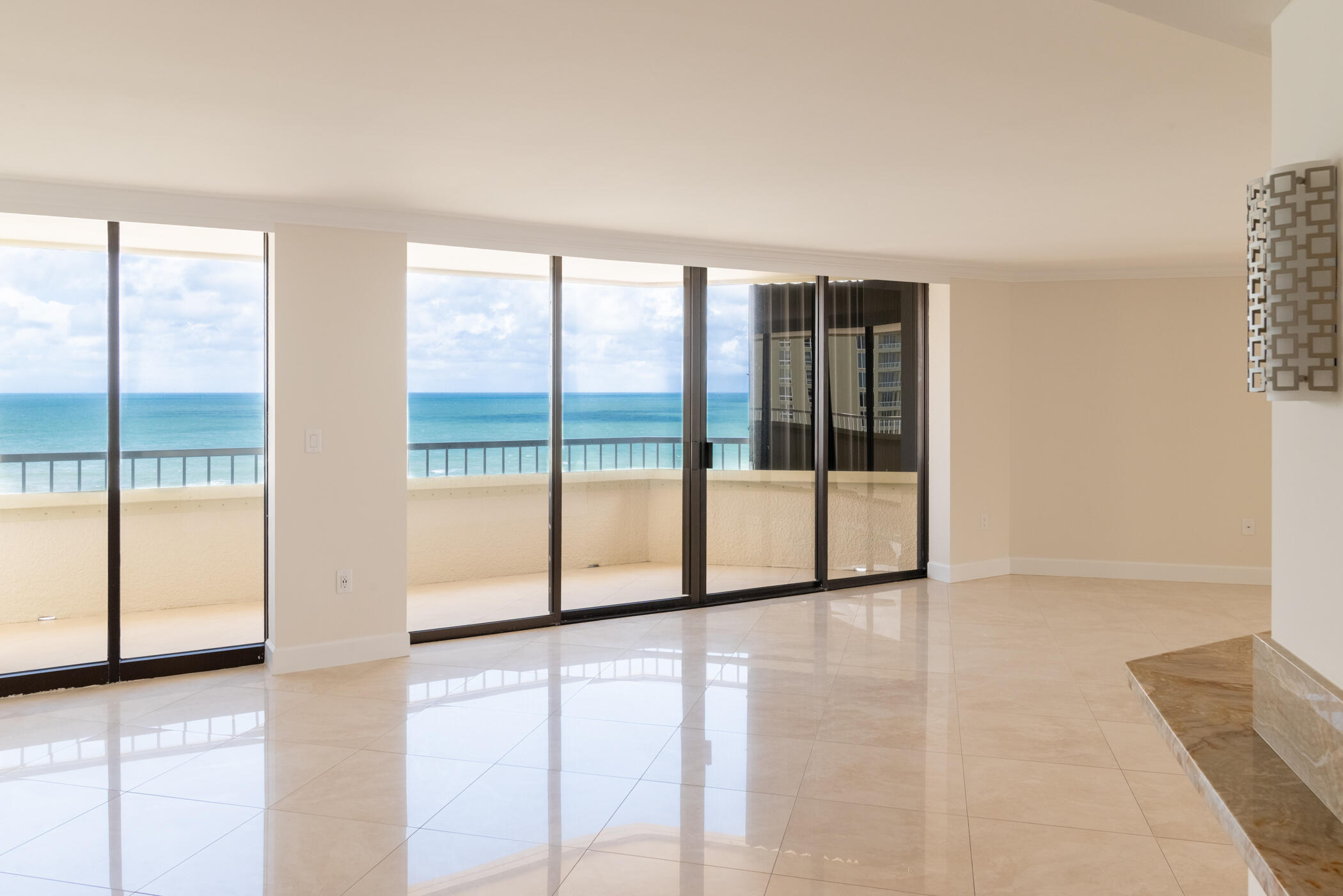 5070 N Ocean Drive 10a Property Photo 4