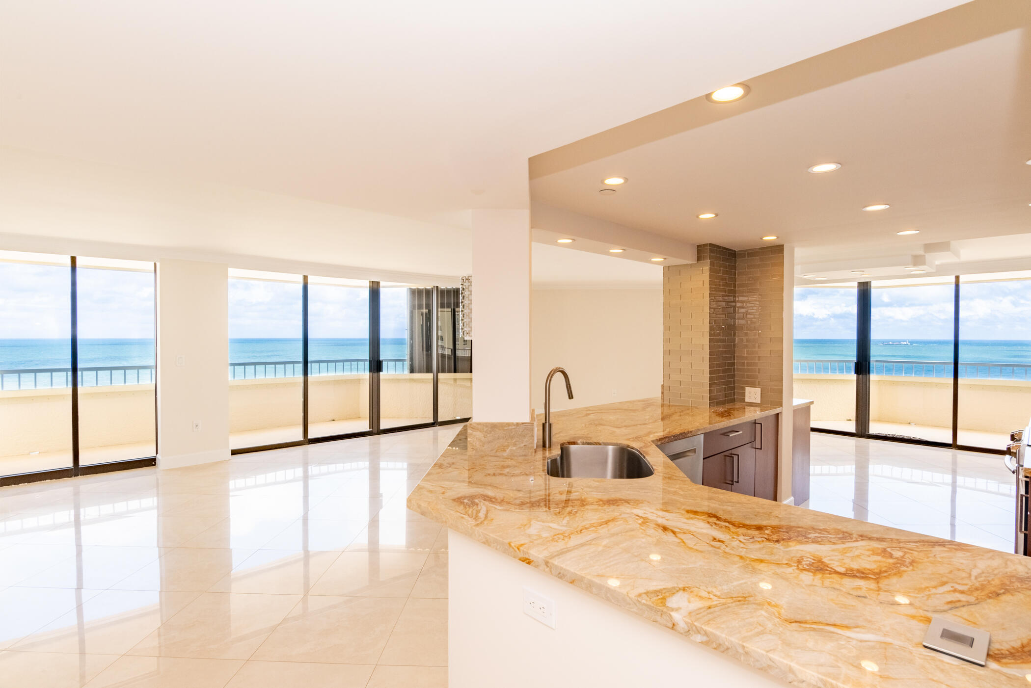 5070 N Ocean Drive 10a Property Photo 5