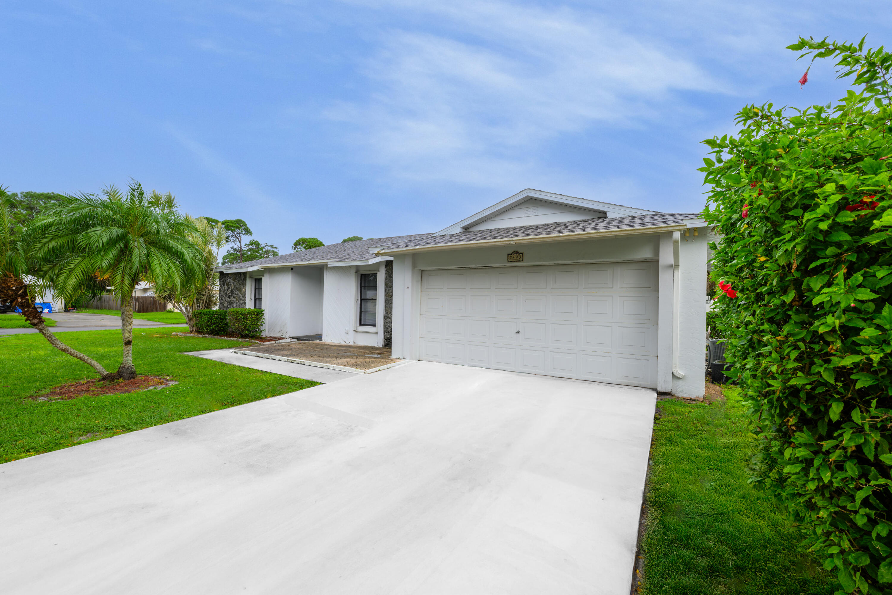 2490 4th Place Property Photo 2