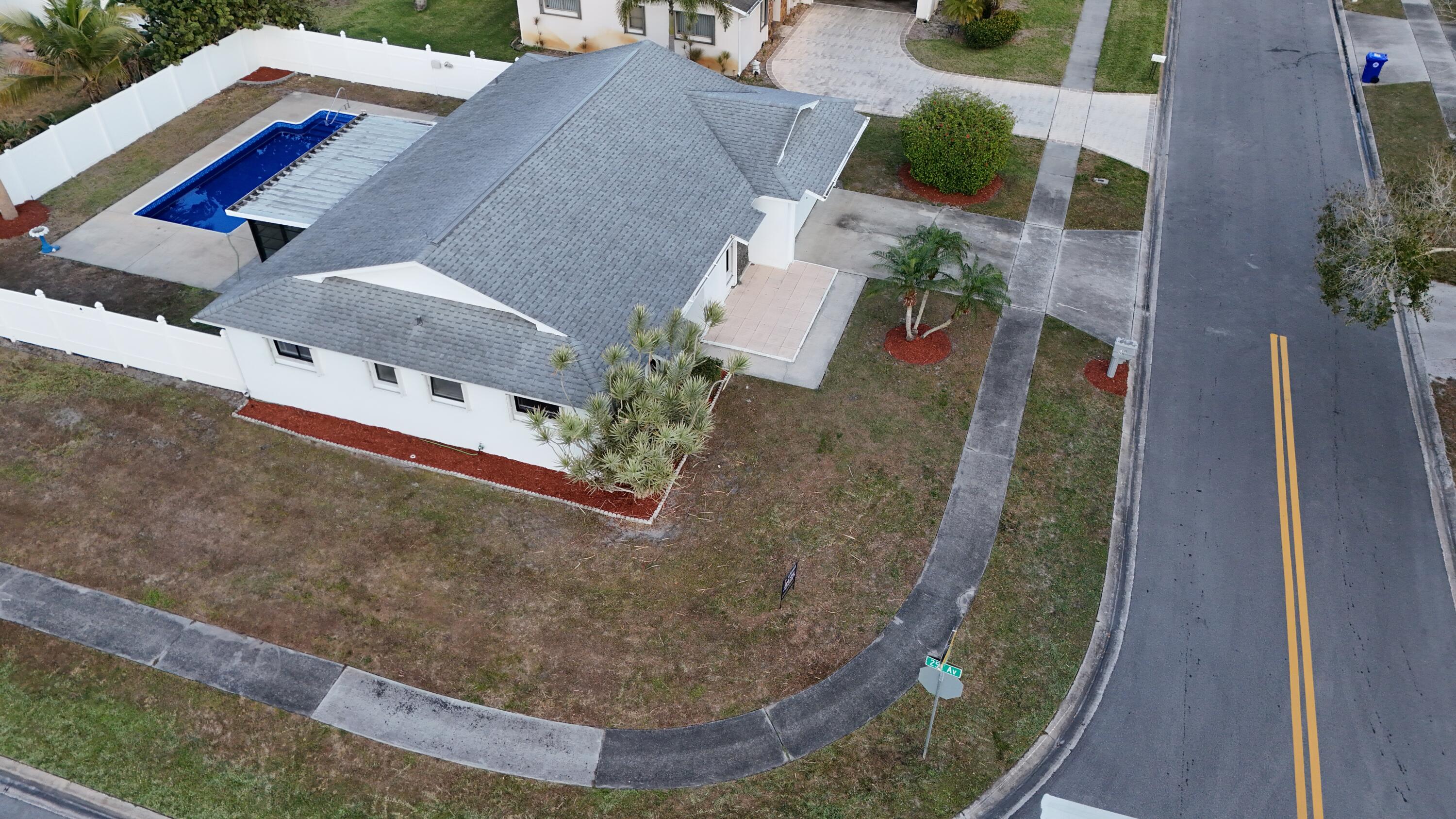2490 4th Place Property Photo 8