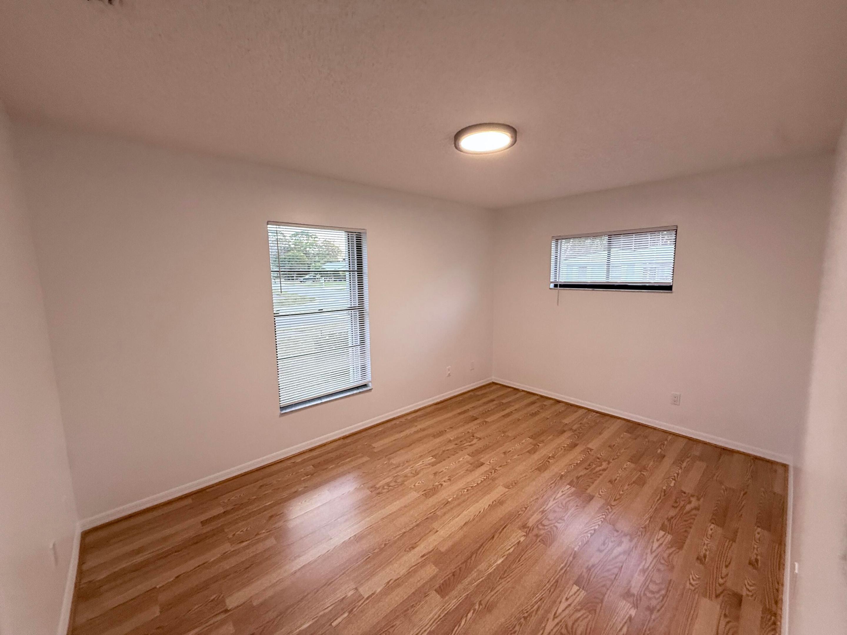 2490 4th Place Property Photo 12