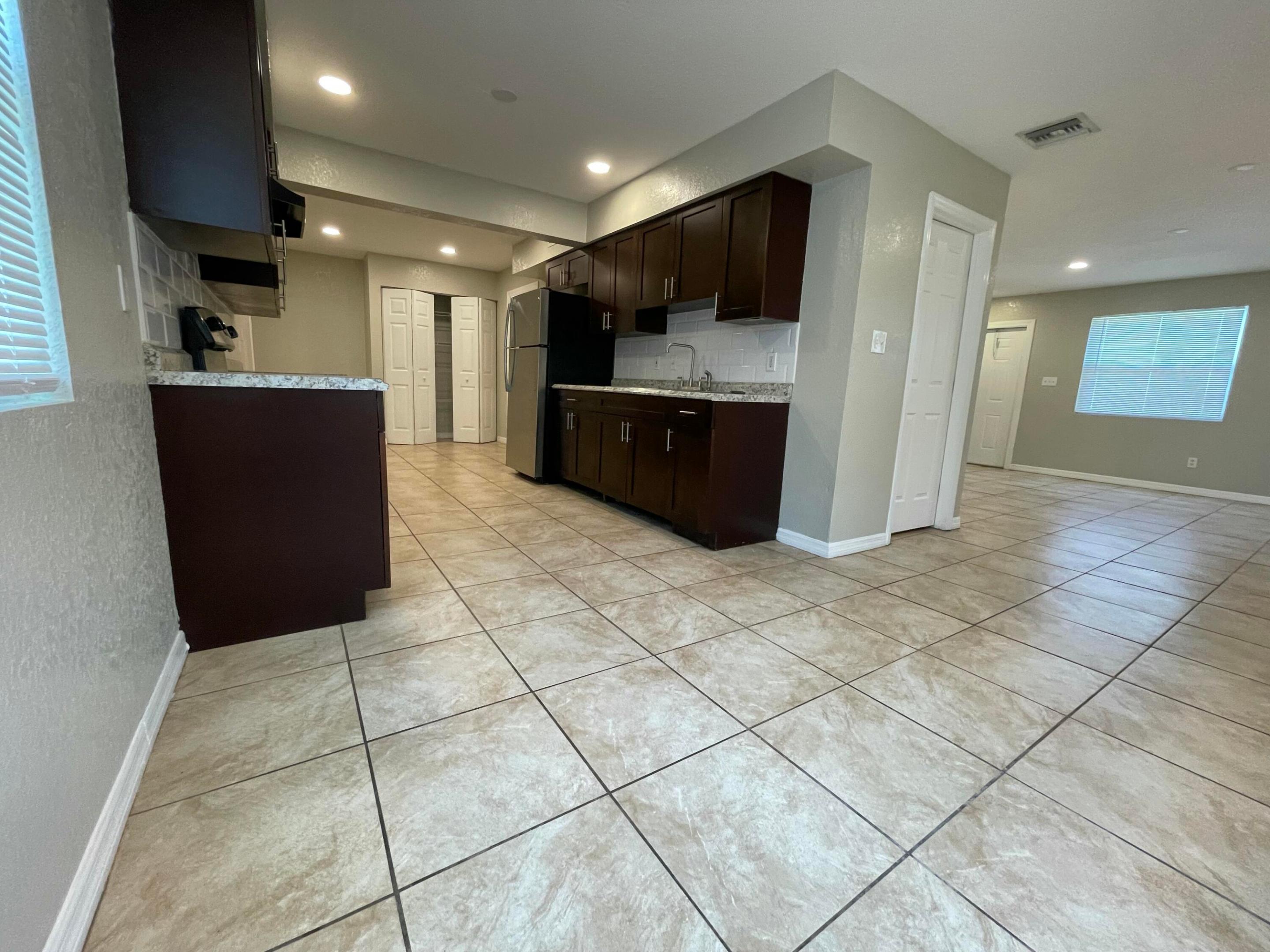 2886 Harson Way Property Photo 5