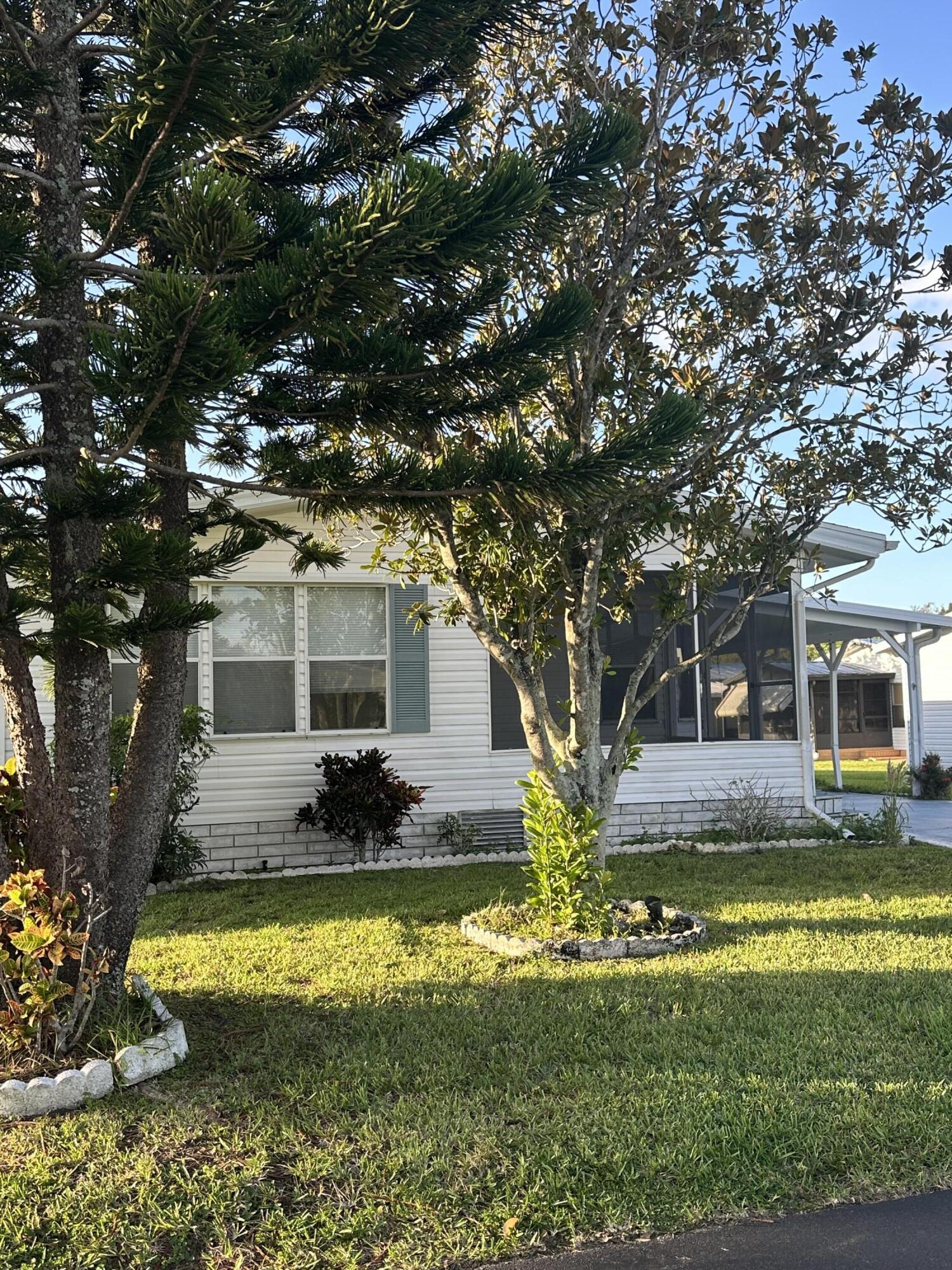 528 Tropical Isles Circle Property Photo 1