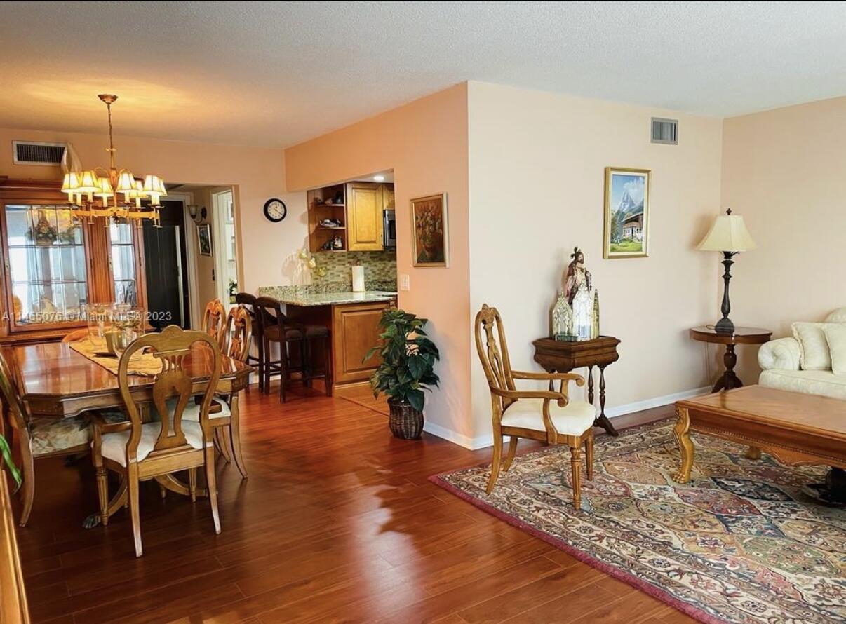 308 Wellington D Property Photo 2