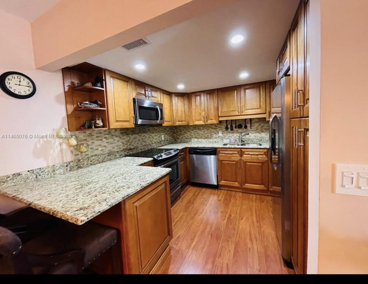 308 Wellington D Property Photo 7