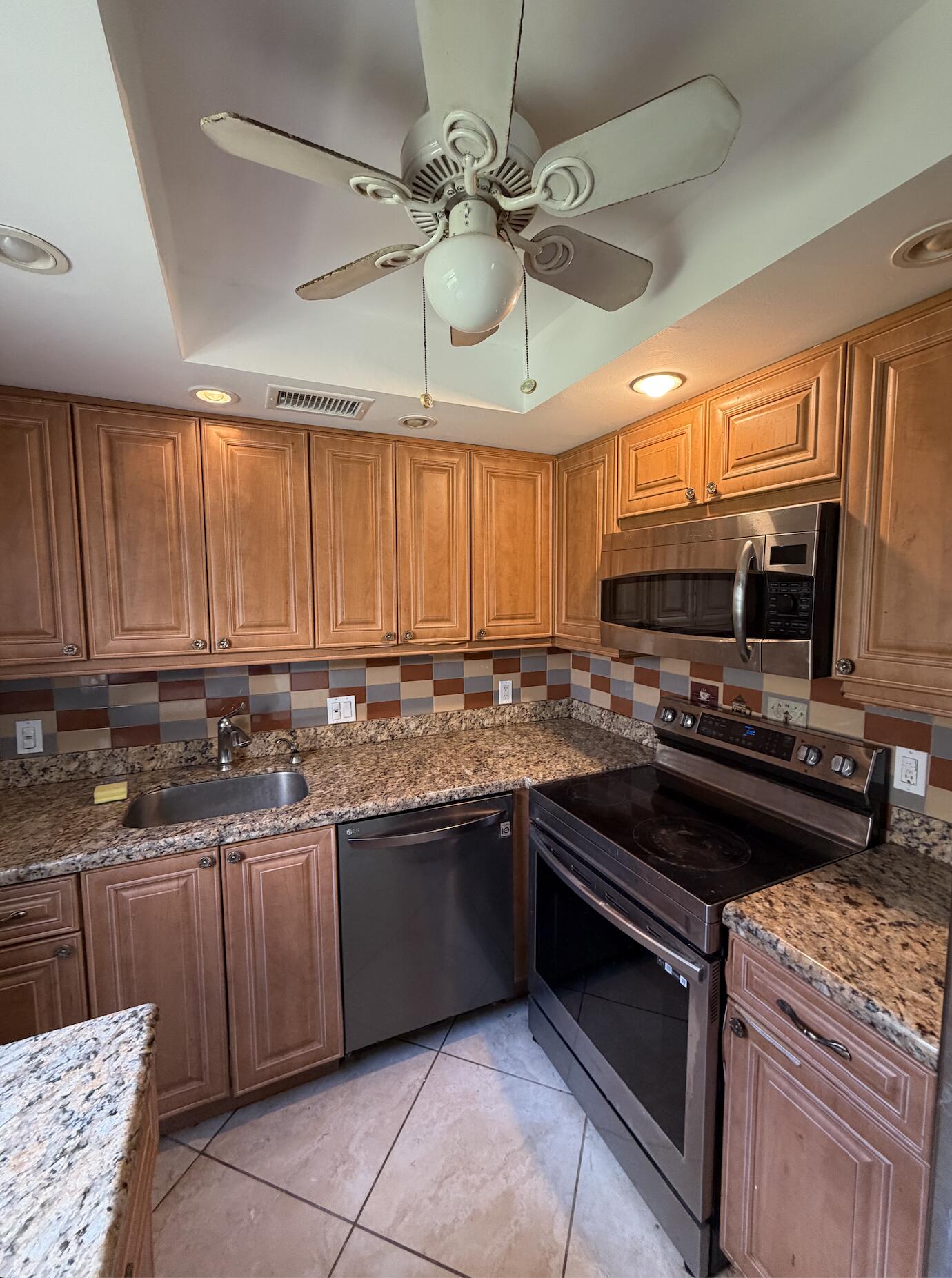 157 Saxony D Property Photo 1