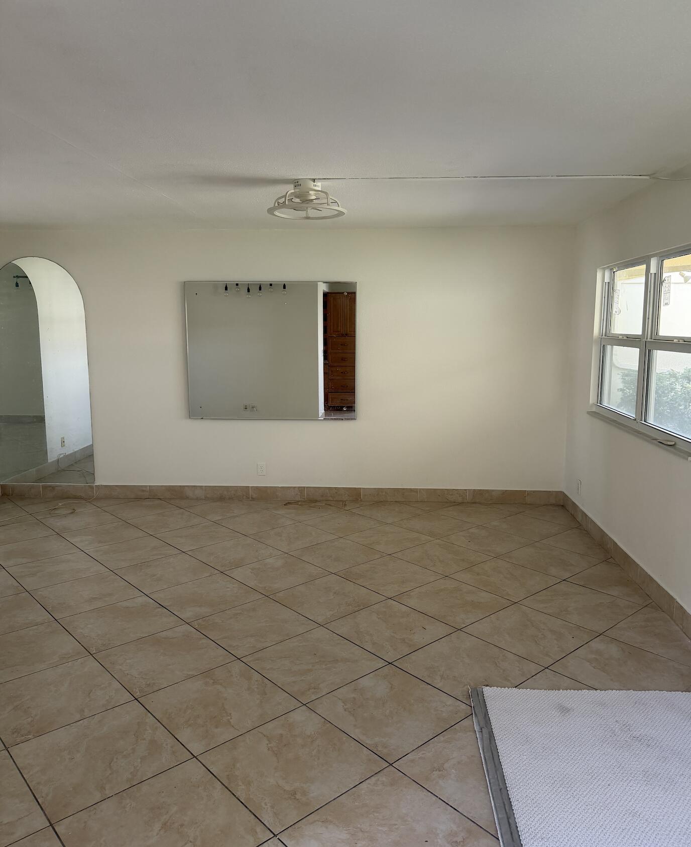 157 Saxony D Property Photo 3