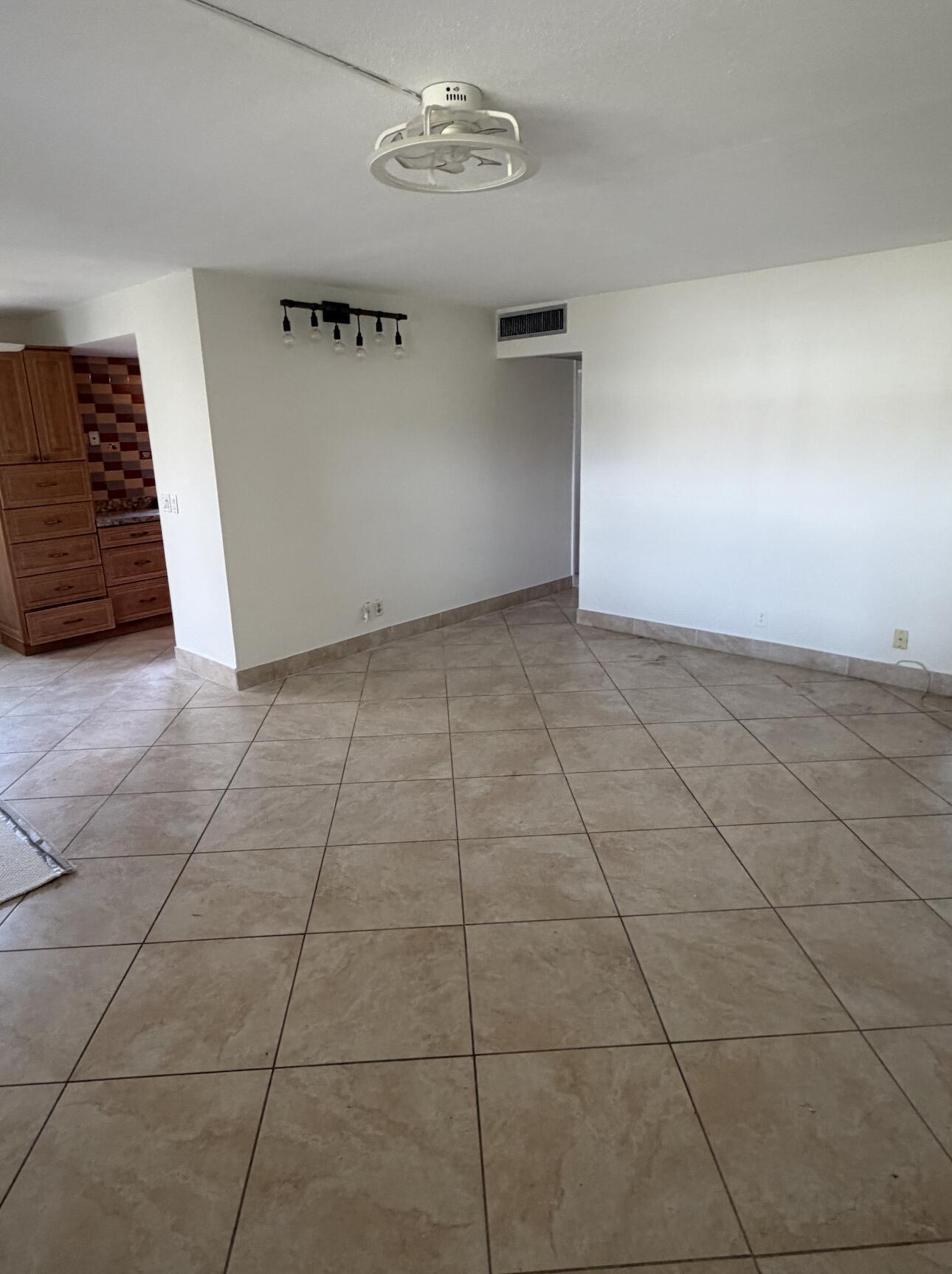 157 Saxony D Property Photo 4