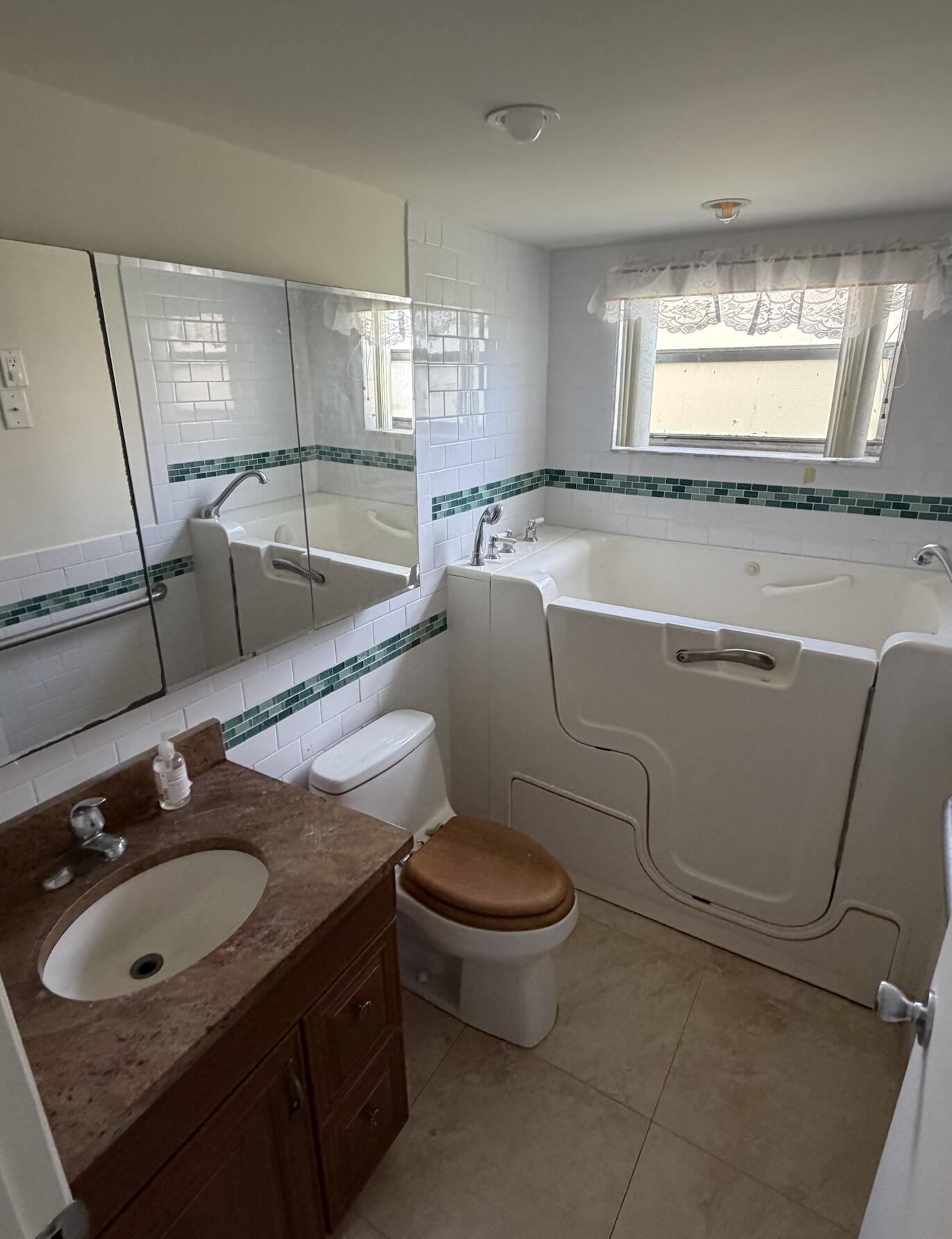 157 Saxony D Property Photo 8