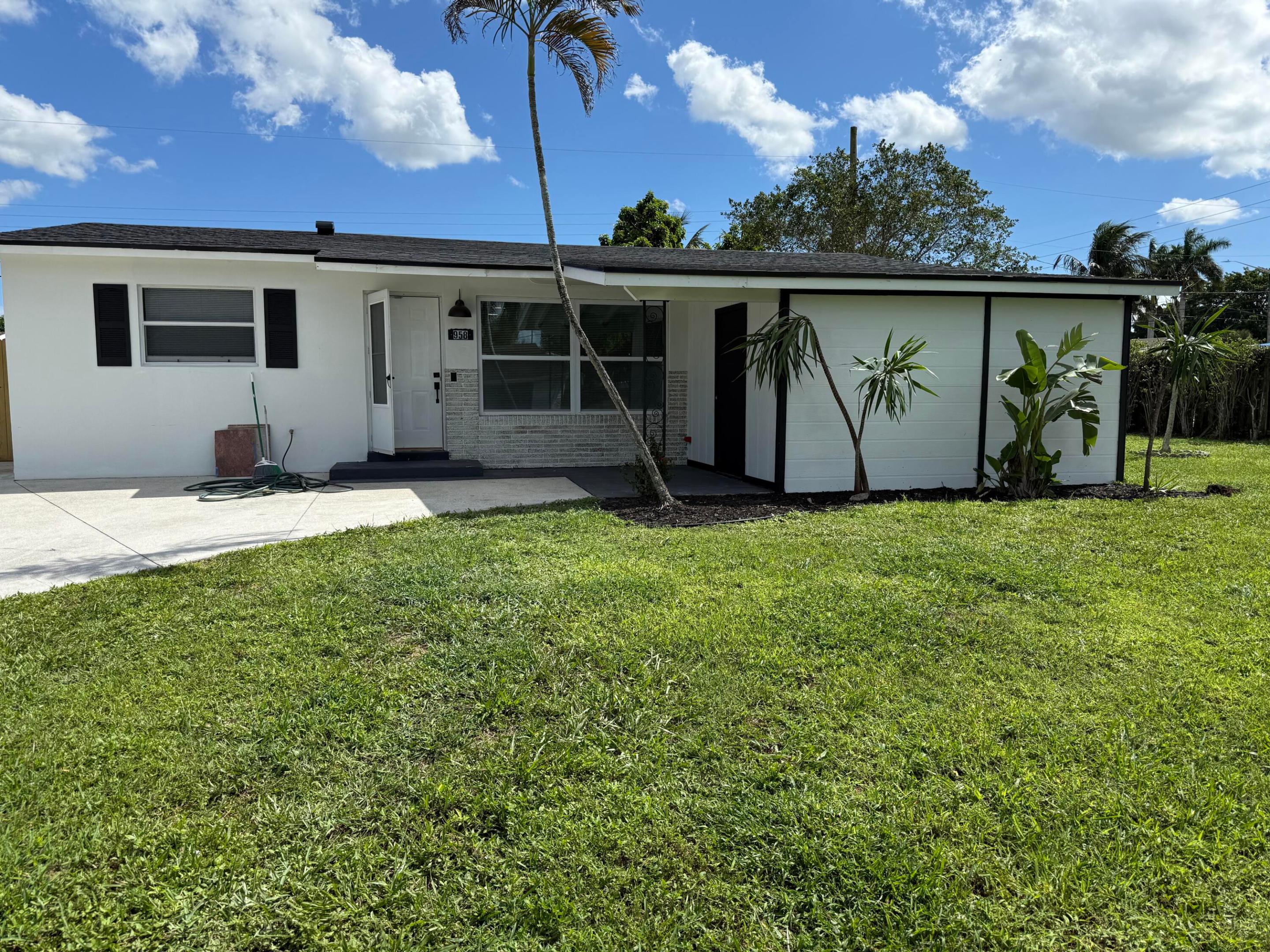 958 Montego Drive Property Photo 1