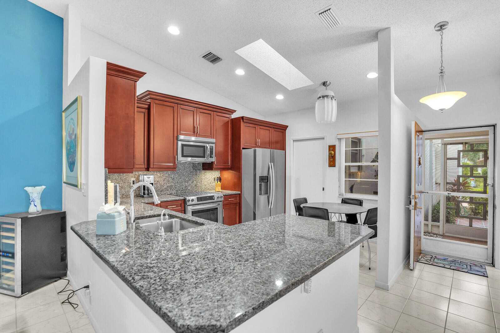6099 Waldwick Circle Property Photo 8