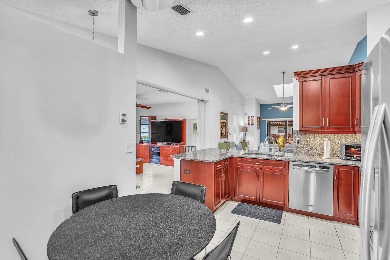 6099 Waldwick Circle Property Photo 11