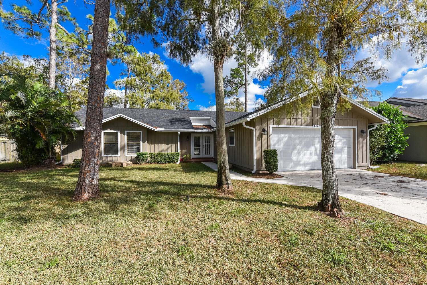 916 Daffodil Drive Property Photo 2