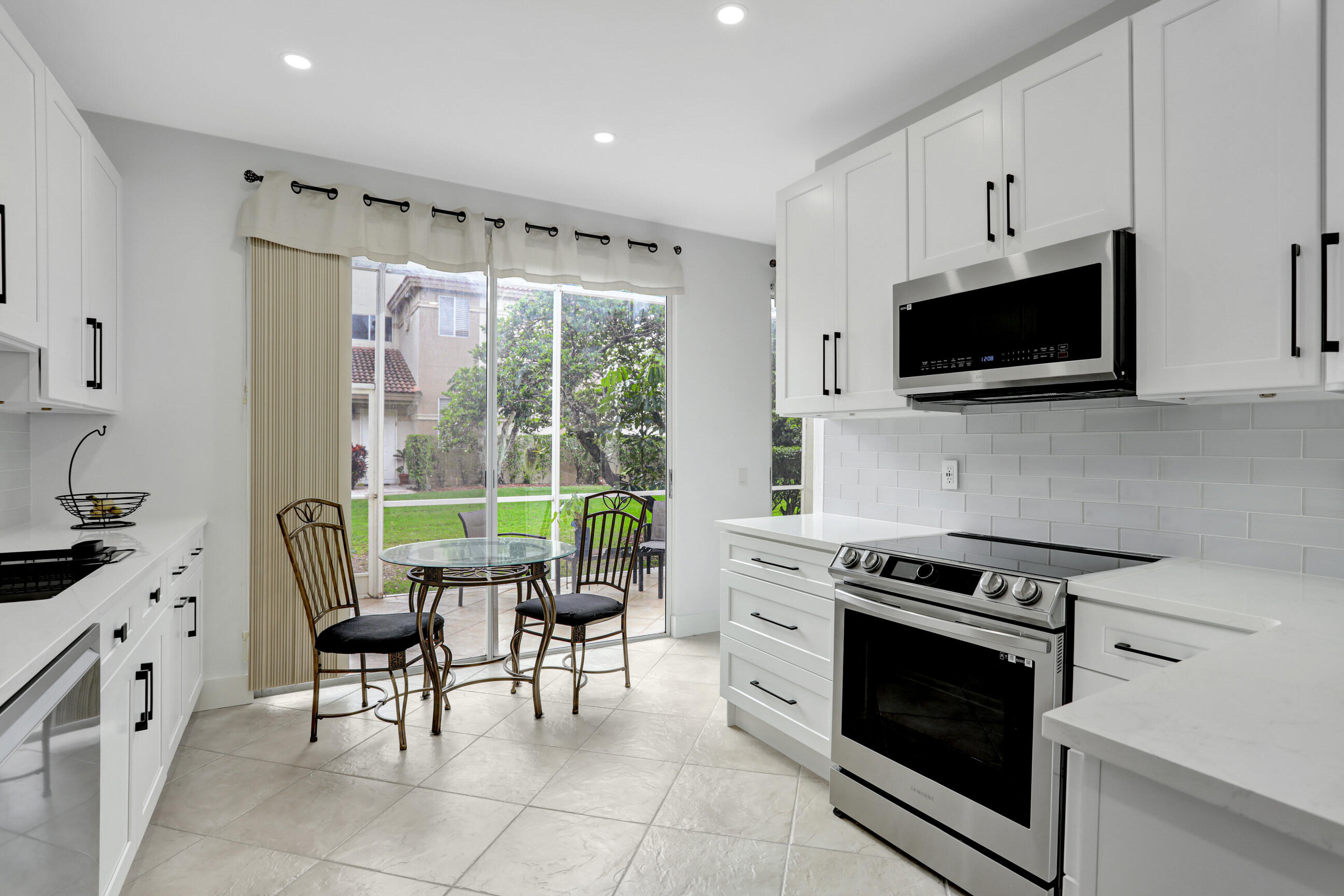 6770 Via Regina Property Photo 5