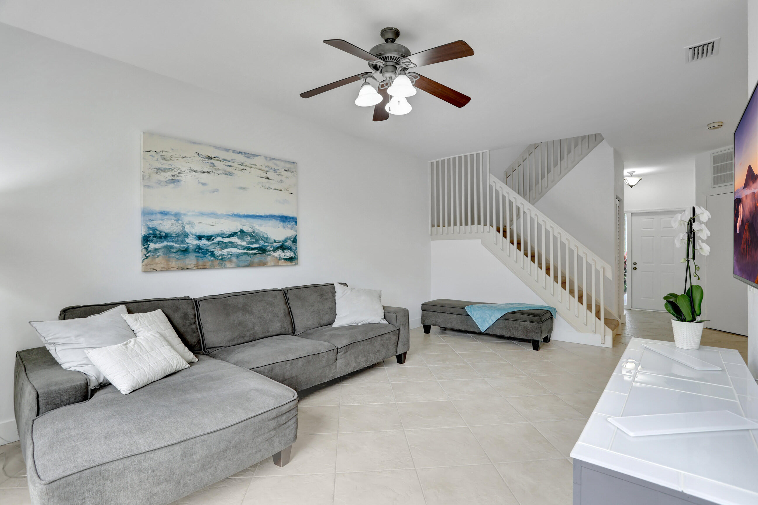 6770 Via Regina Property Photo 7