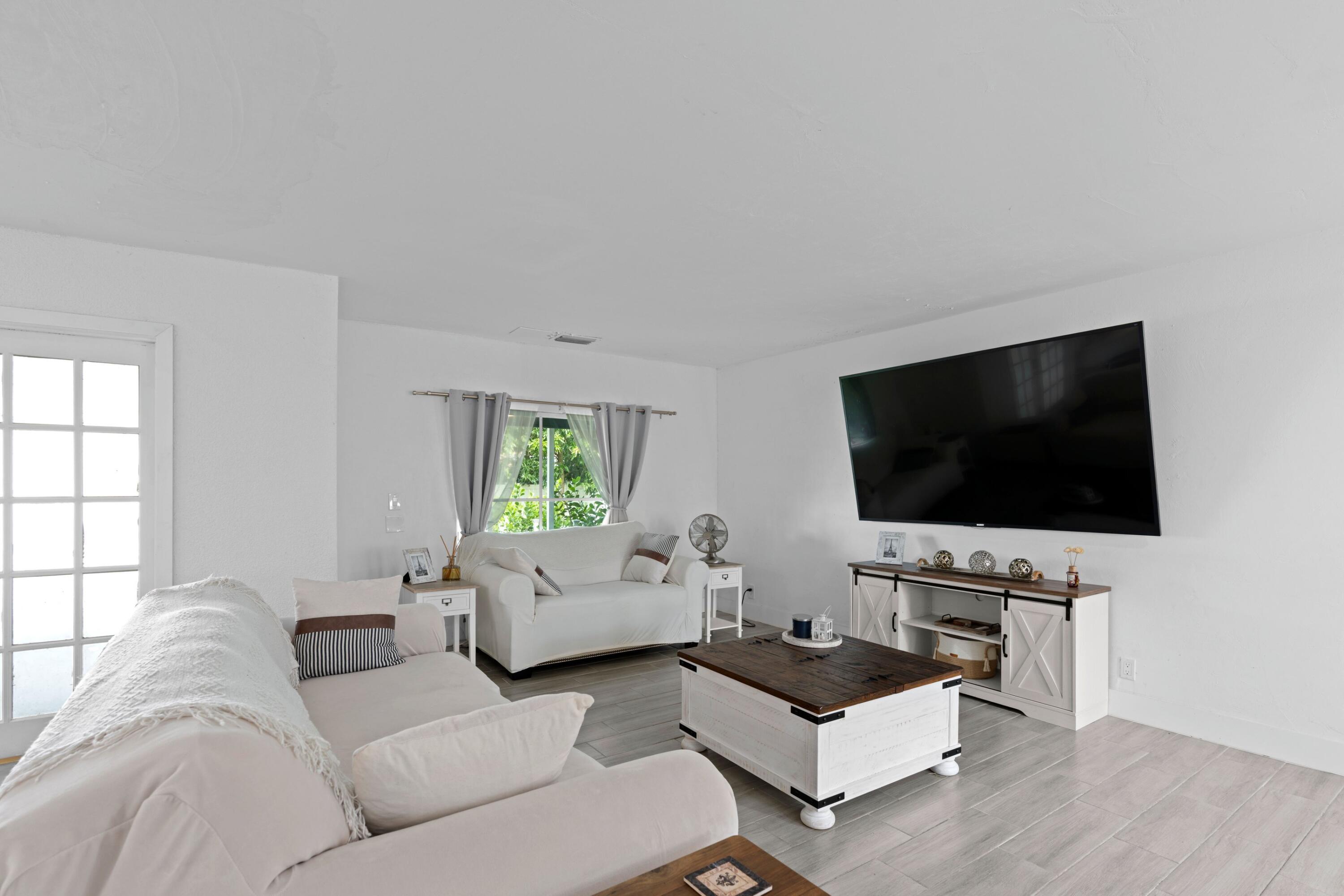 5285 Sunrise Boulevard Property Photo 7