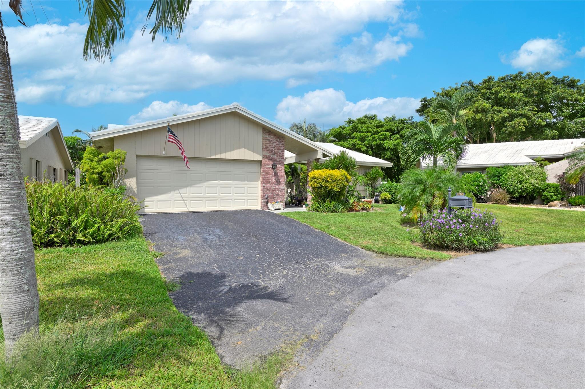 22349 Treetop Circle Property Photo 4