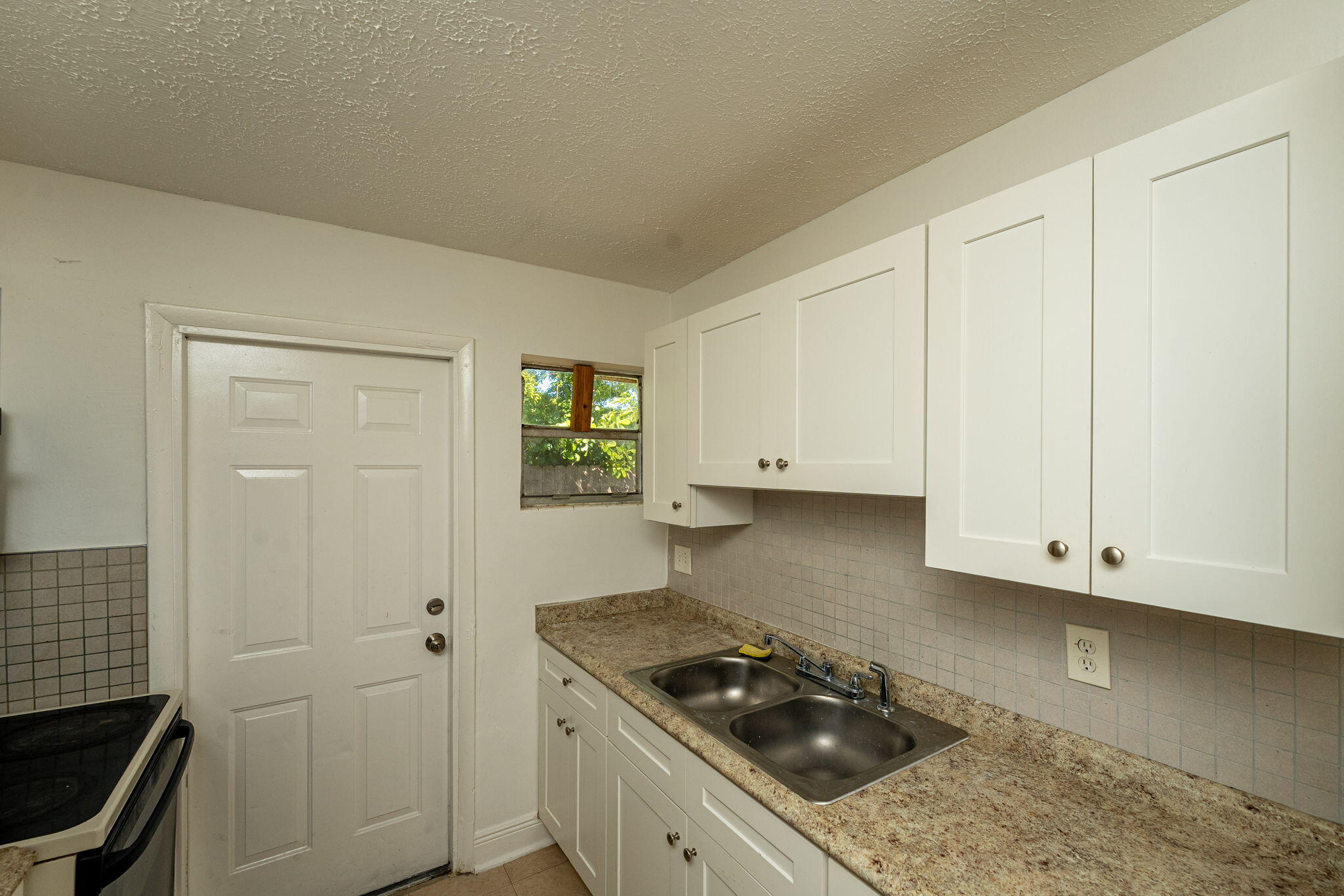 2108 Avenue E Property Photo 9