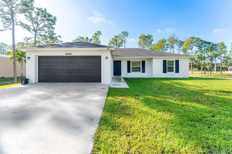 18476 40th Run N Property Photo 1