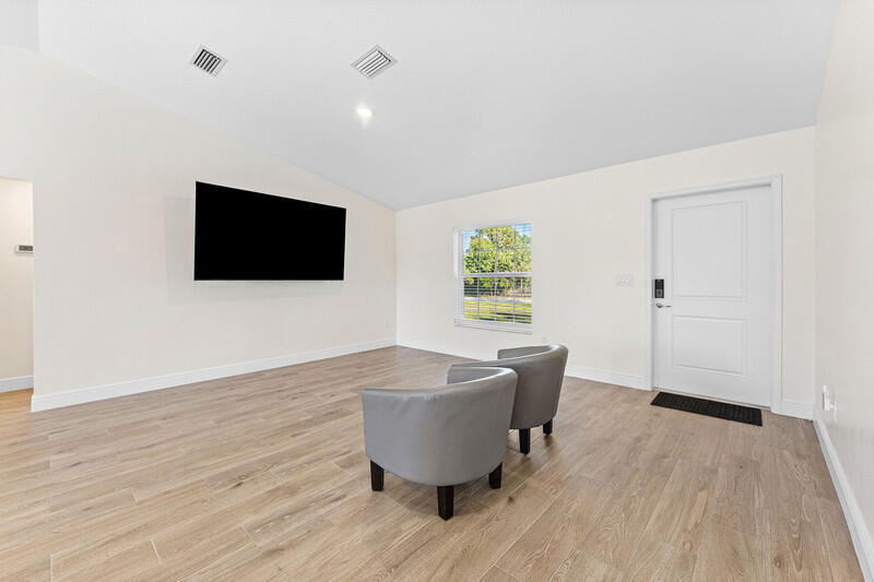 18476 40th Run N Property Photo 3