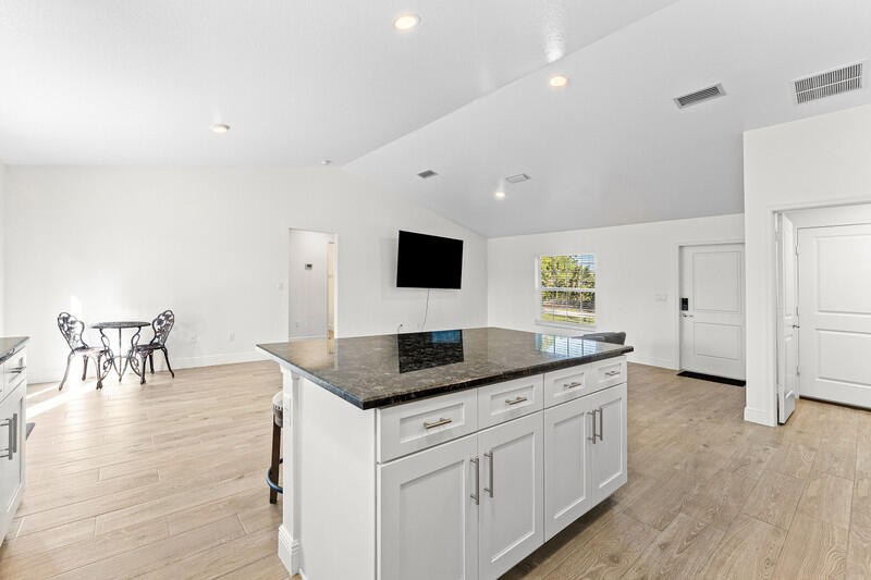 18476 40th Run N Property Photo 4